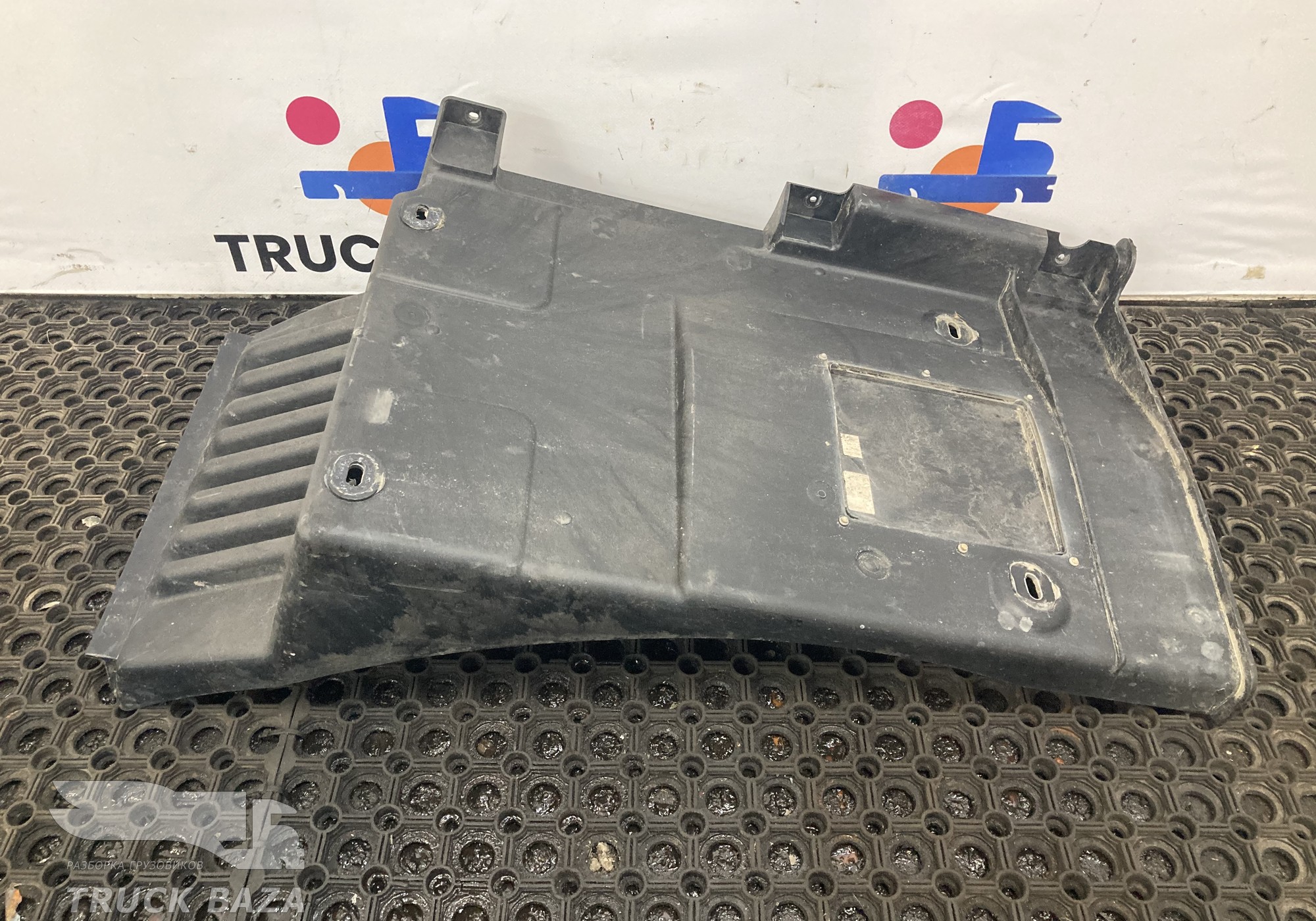 81612100906 Крыло заднее правое для Man TGX TG3 (с 2020)