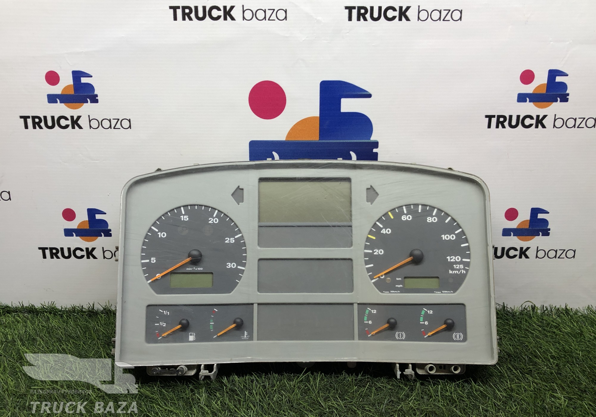 81272026125 Панель приборов для Man