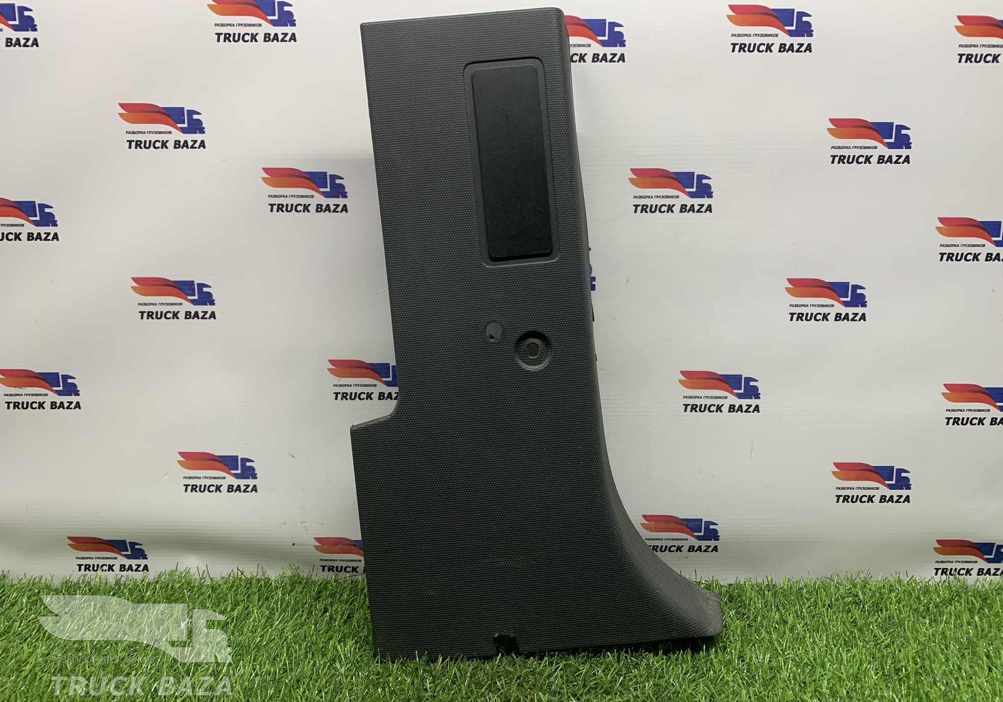 82404574 Накладка передней стойки для Renault T (с 2013)