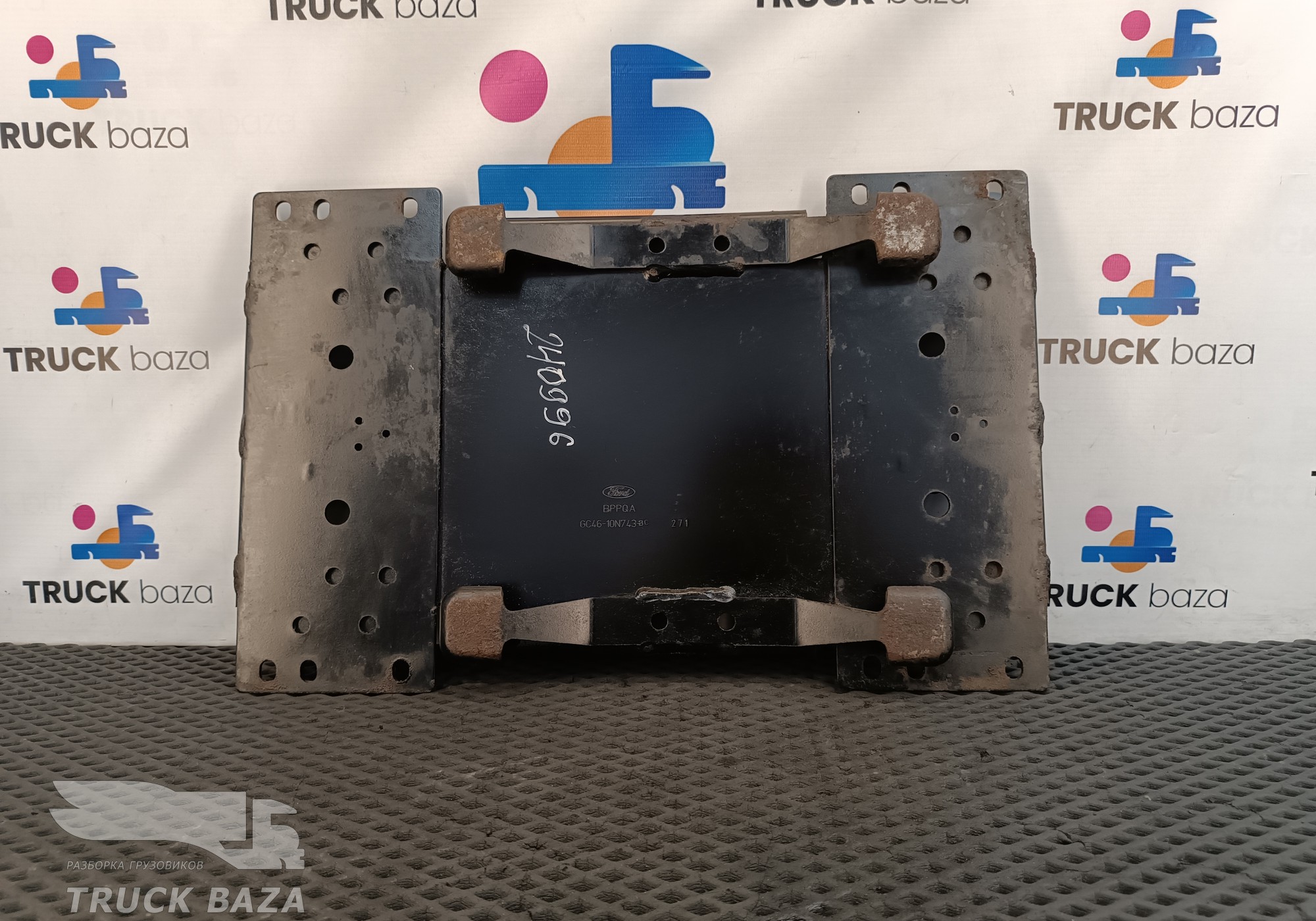 GC4610N743BC Кронштейн ящика АКБ для Ford F-MAX (с 2018)