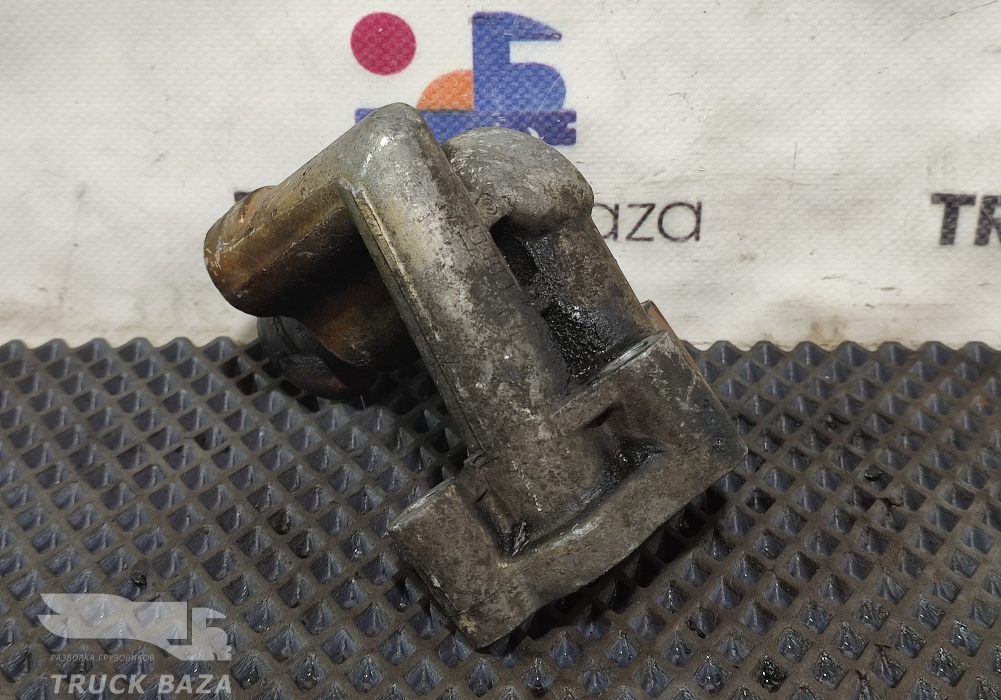 51054403002 Патрубок масляного фильтра