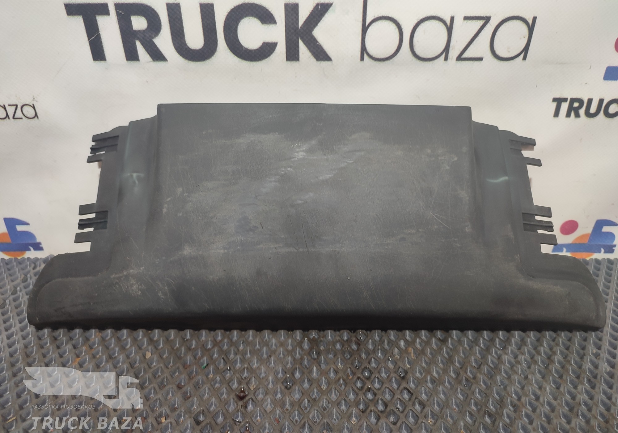 81623966022 Накладка водительского сиденья задняя