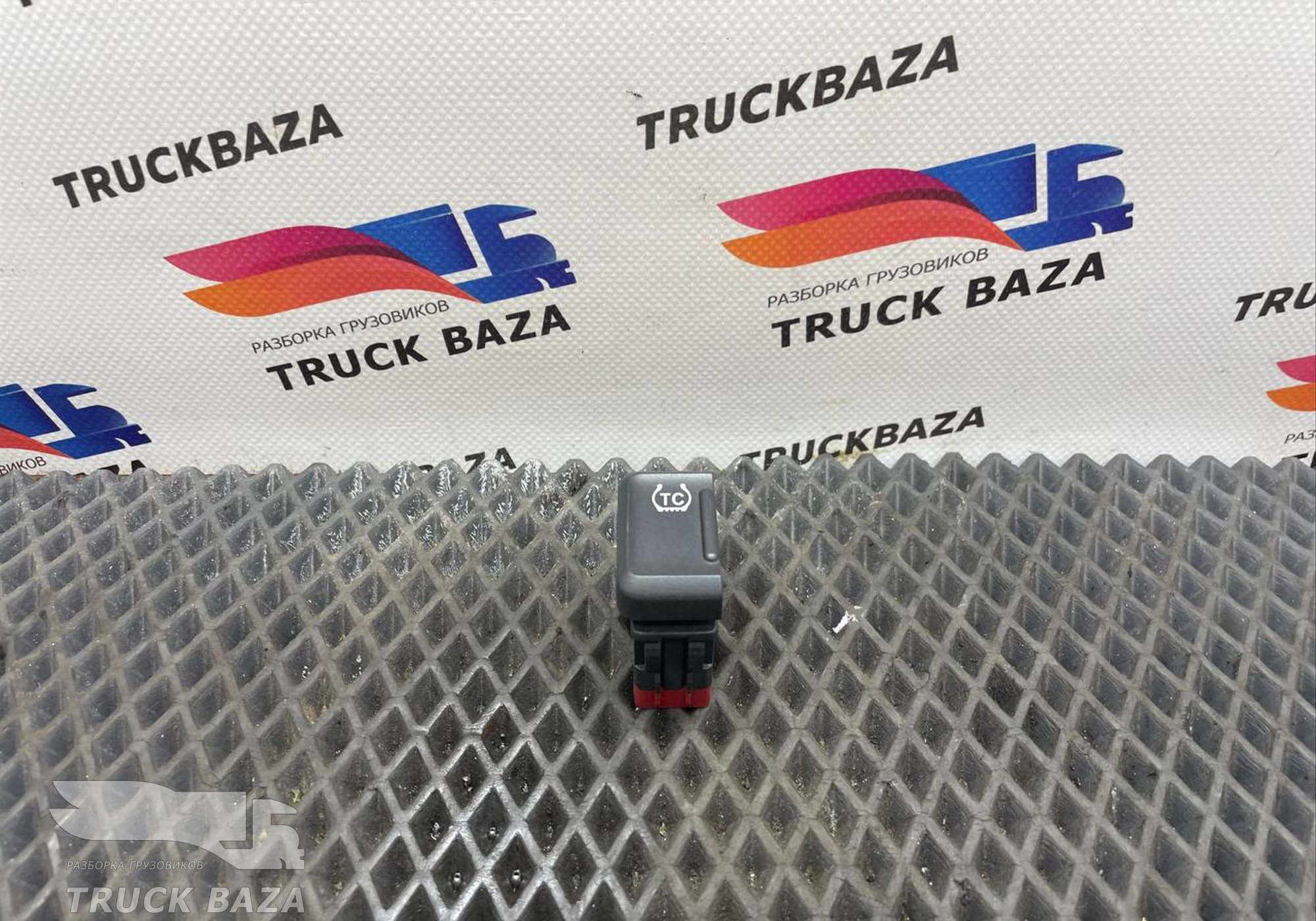 1832323 Кнопка тягового усилия для Daf XF106 (с 2012)