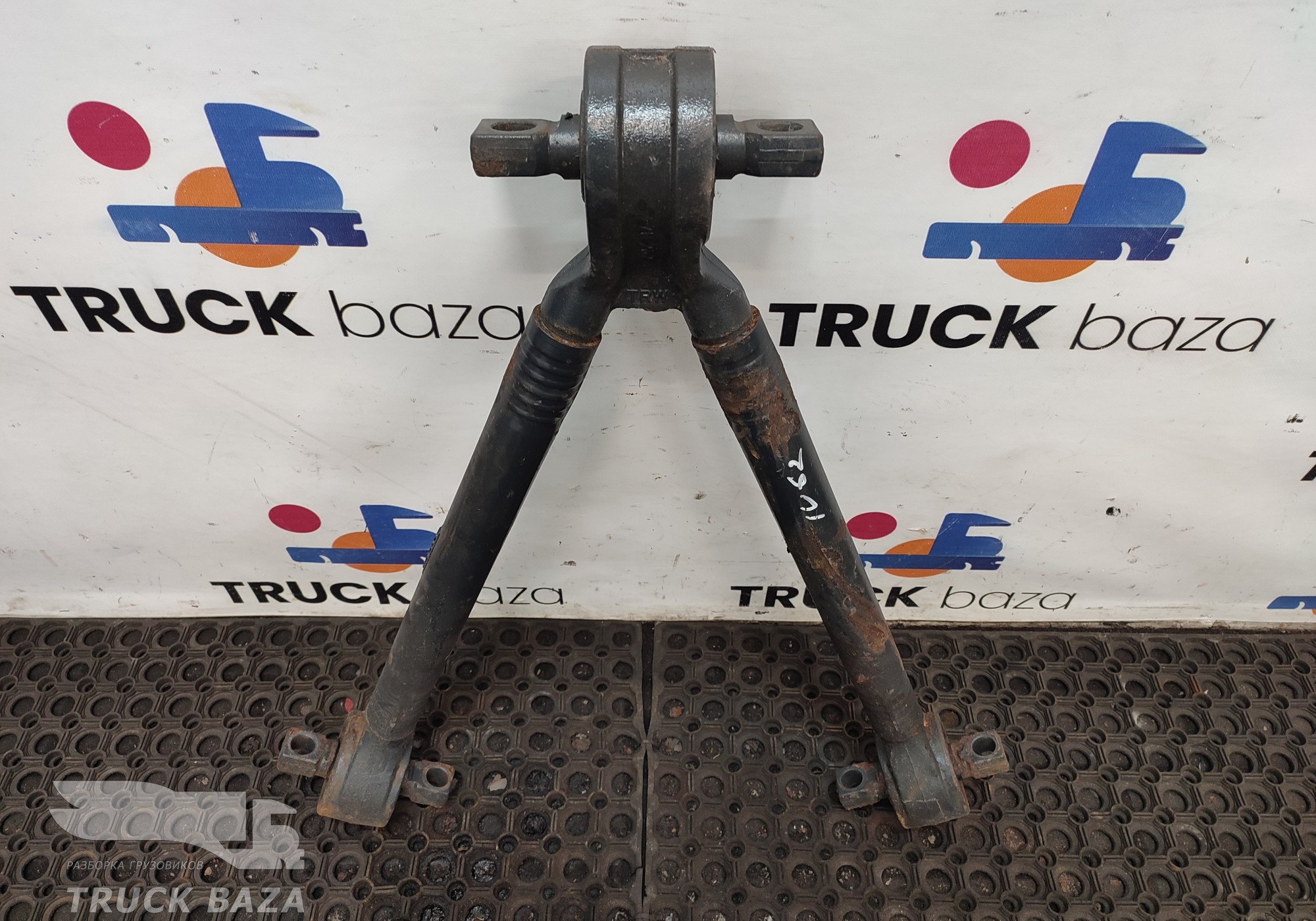 41218620 Тяга реактивная V-образная для Iveco Stralis II Hi-Way (с 2012)