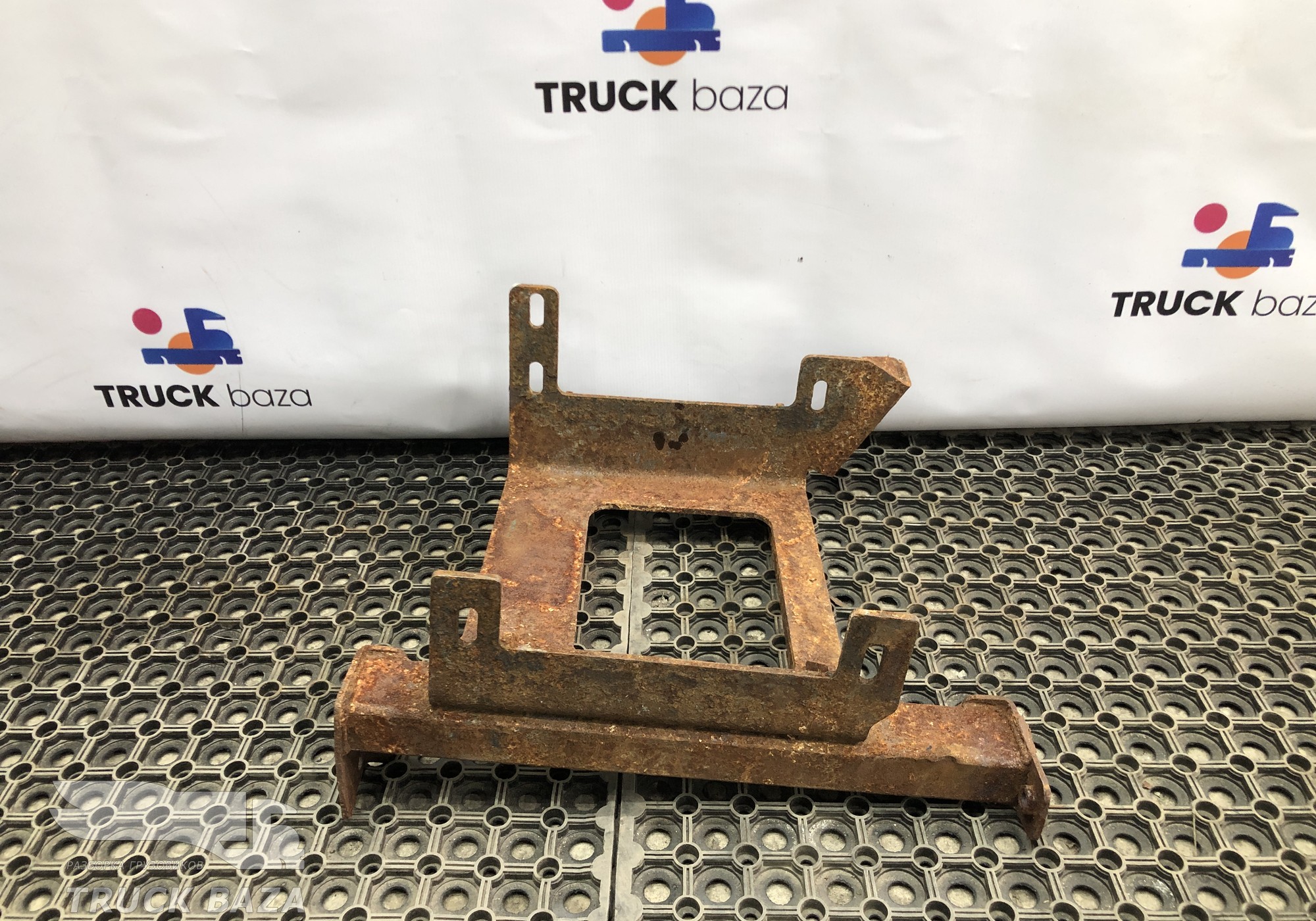 5490840503110 Кронштейн корпуса подножек левый для КАМАЗ 5490 (с 2013)