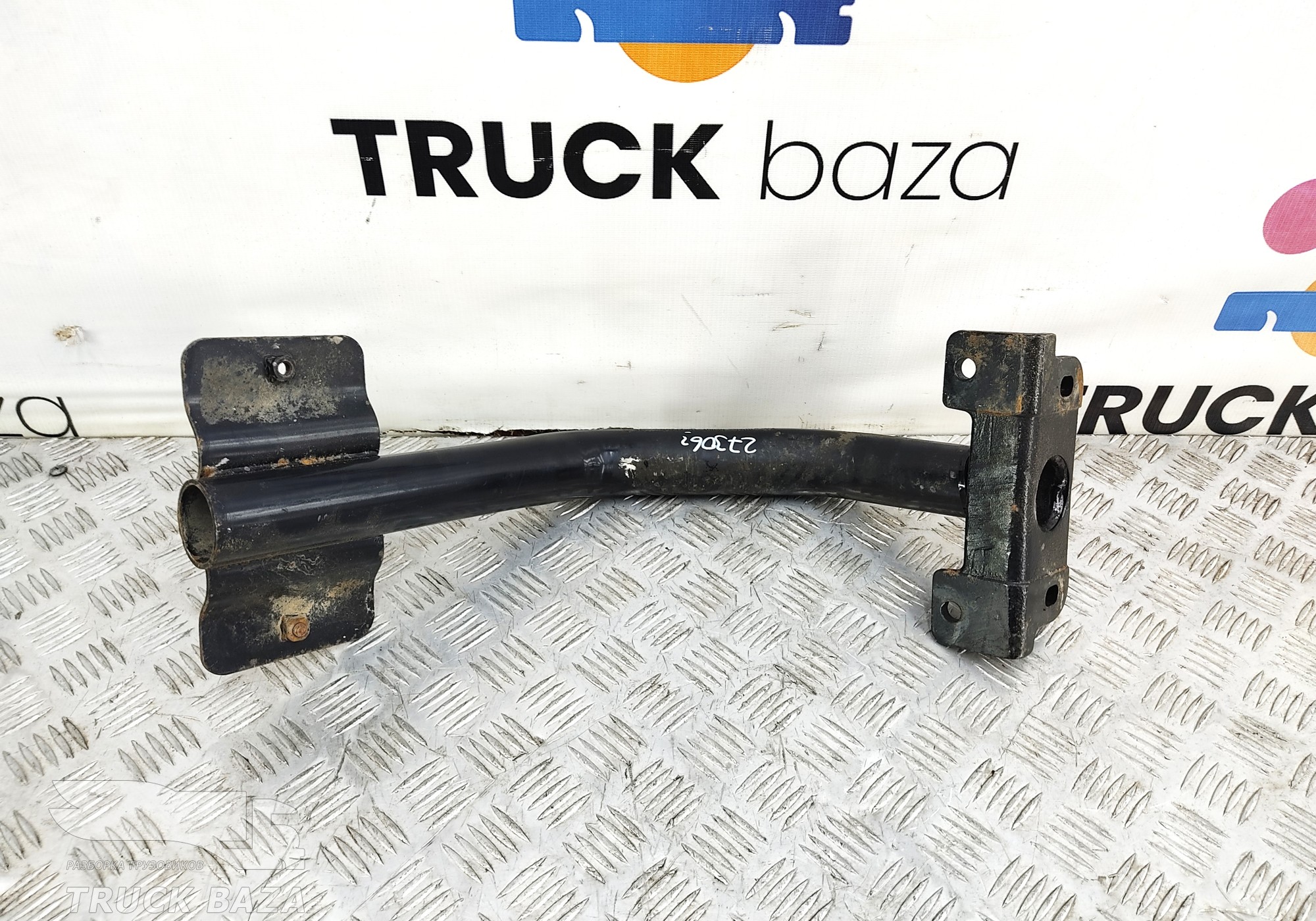 DZ14251240030 Кронштейн подножки для Shacman X3000 (с 2014)