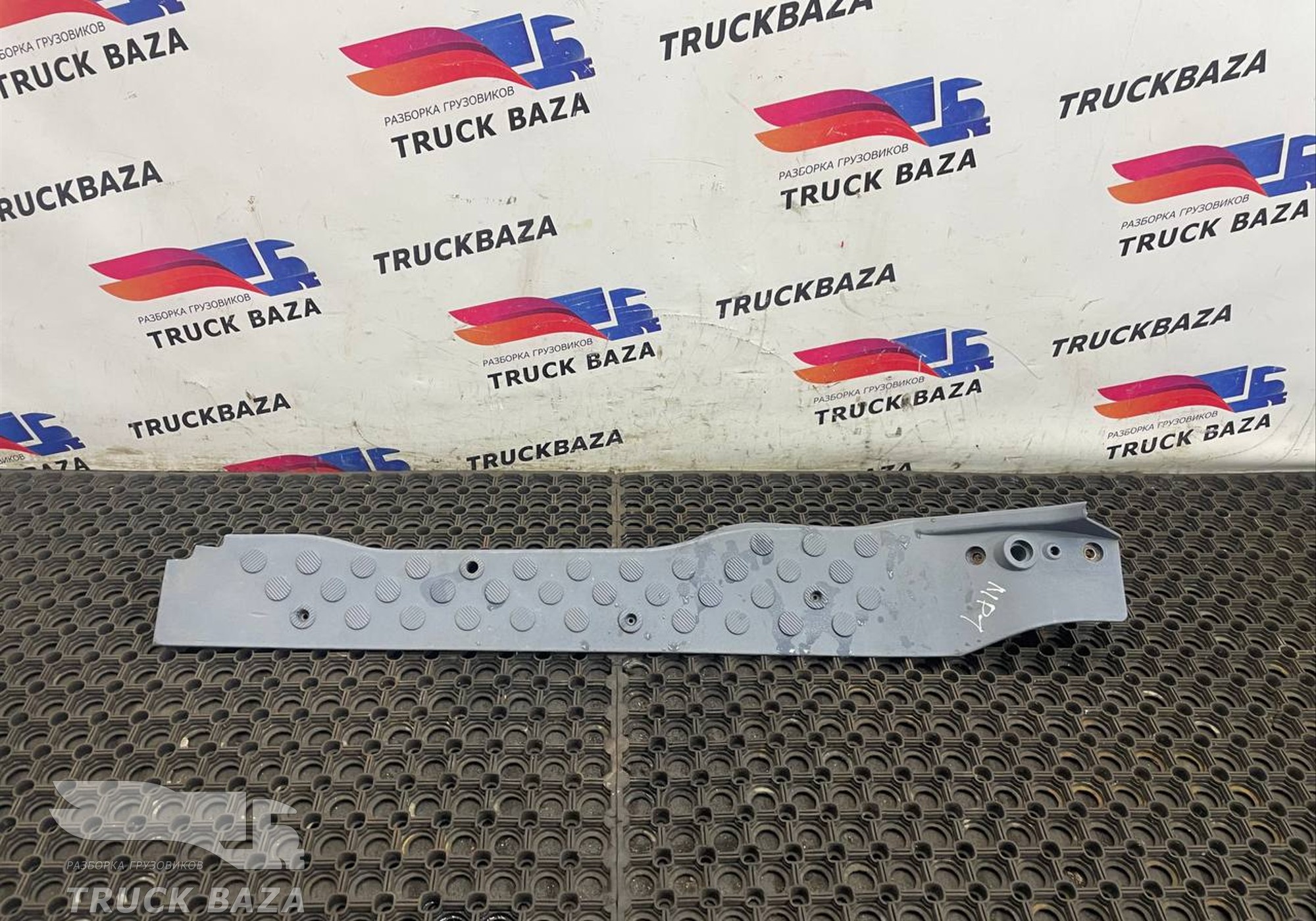 A9416800335 Накладка на порог наружная правая для Mercedes-Benz Actros MP1 (с 1996 по 2003)