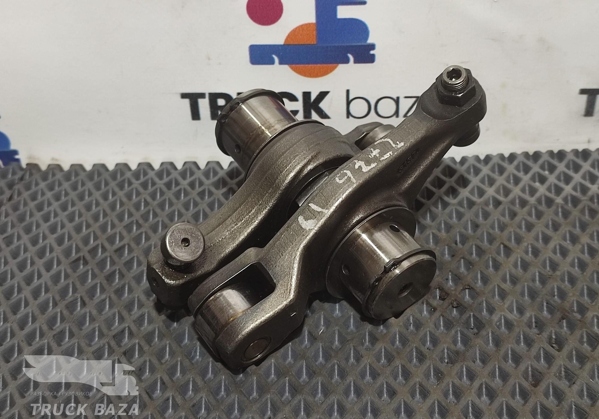 51042035065 Вал рокера