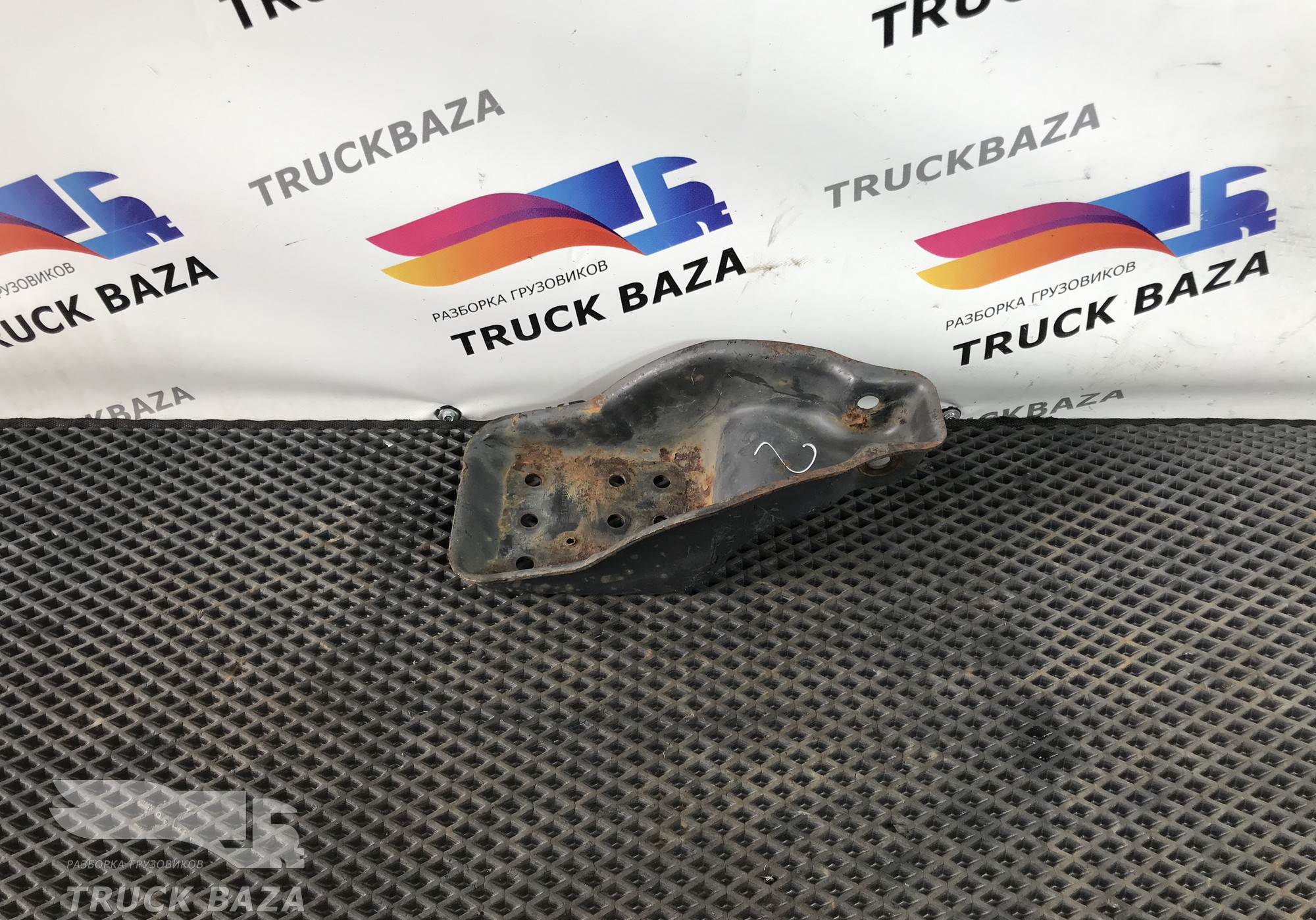 9703200778 Кронштейн переднего амортизатора для Mercedes-Benz Atego II (с 2004 по 2010)