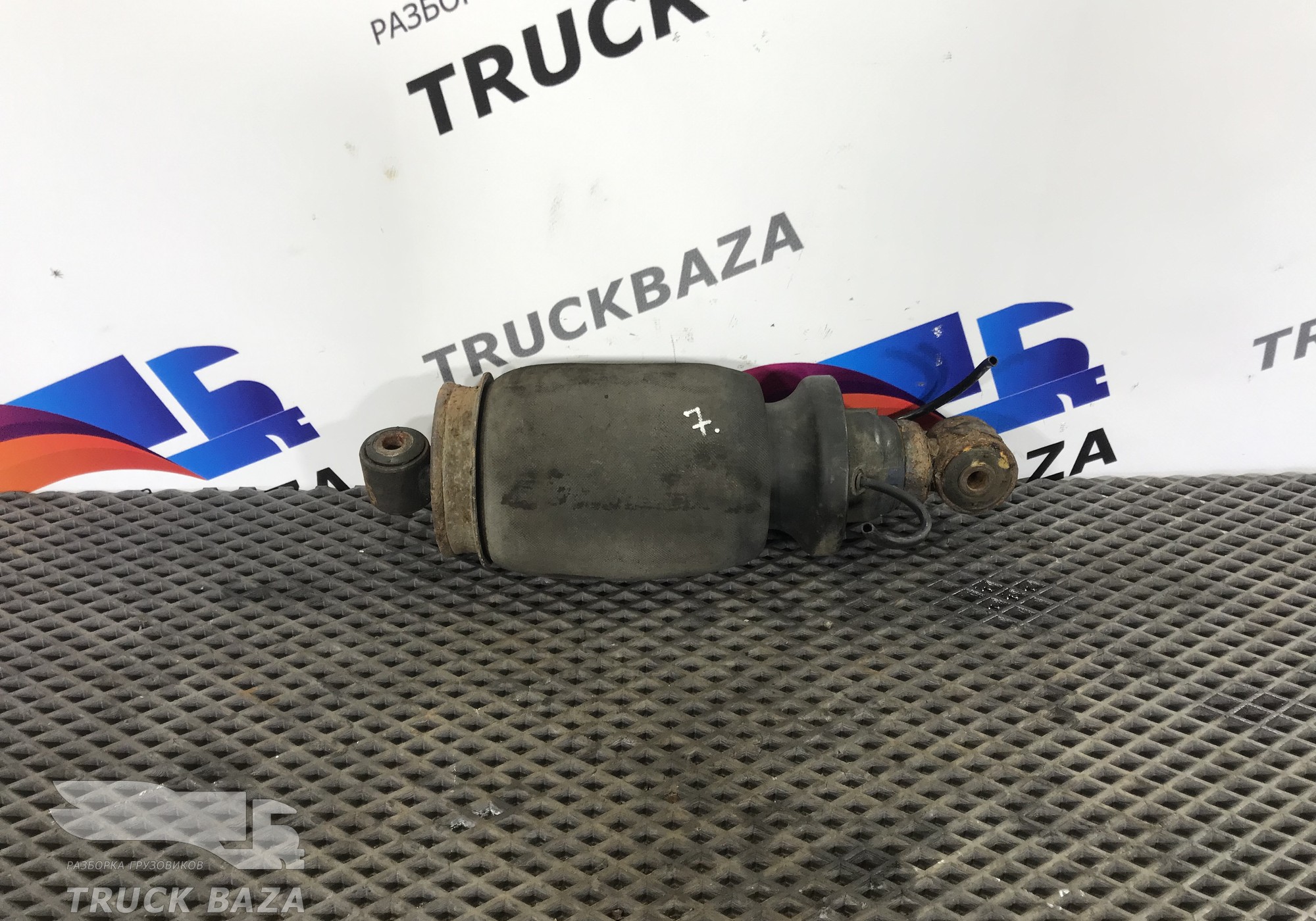 81417226073 Подушка кабины задняя левая для Man F2000
