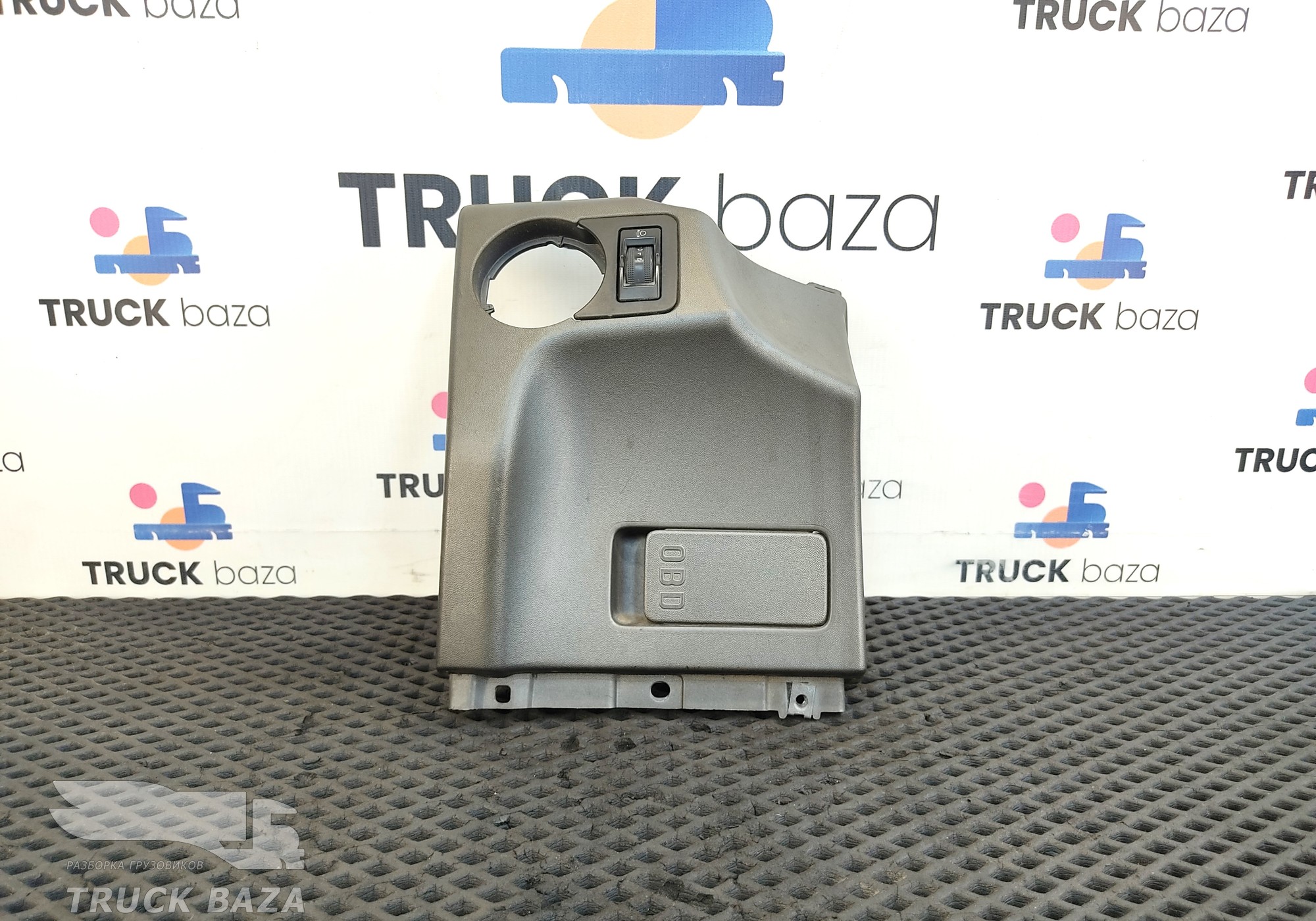 81617010352 Накладка торпедо для Man