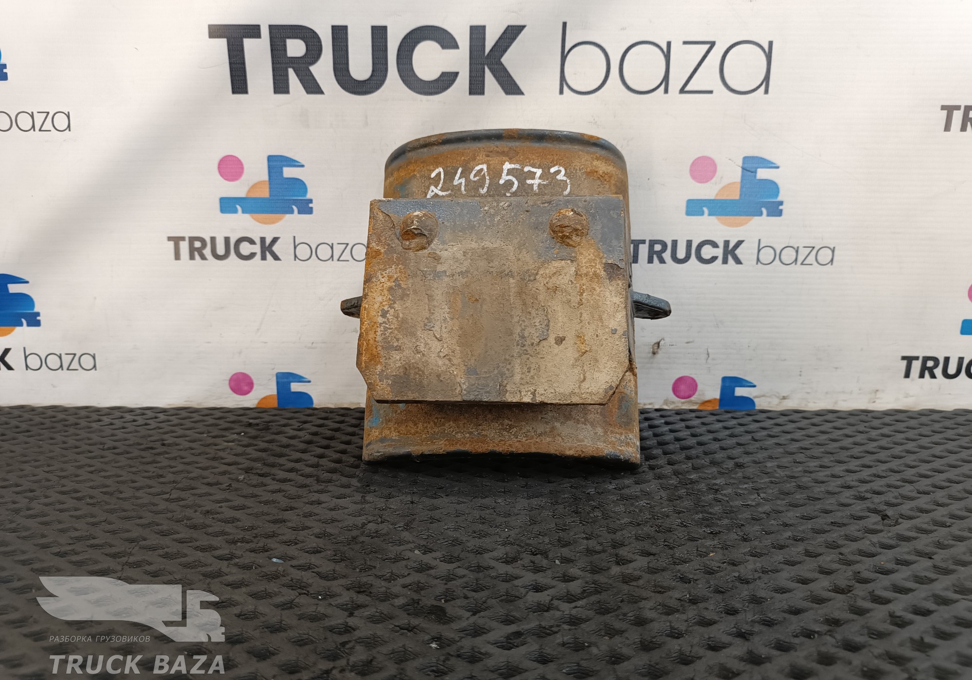 0961983 Проставка задней рессоры для Daf