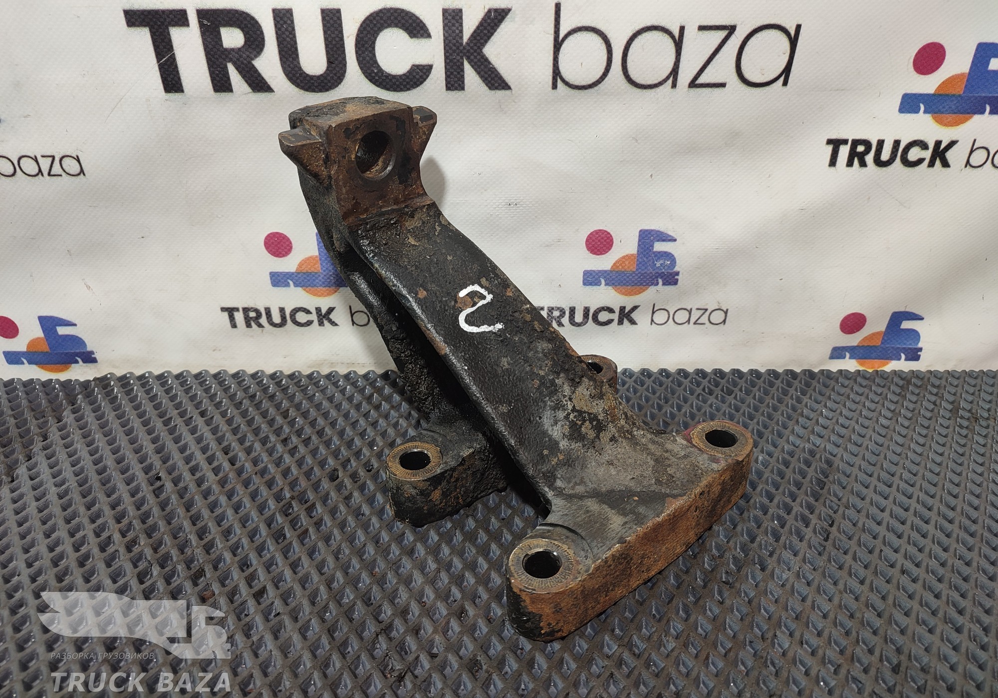 81415063166 Кронштейн двигателя передний правый