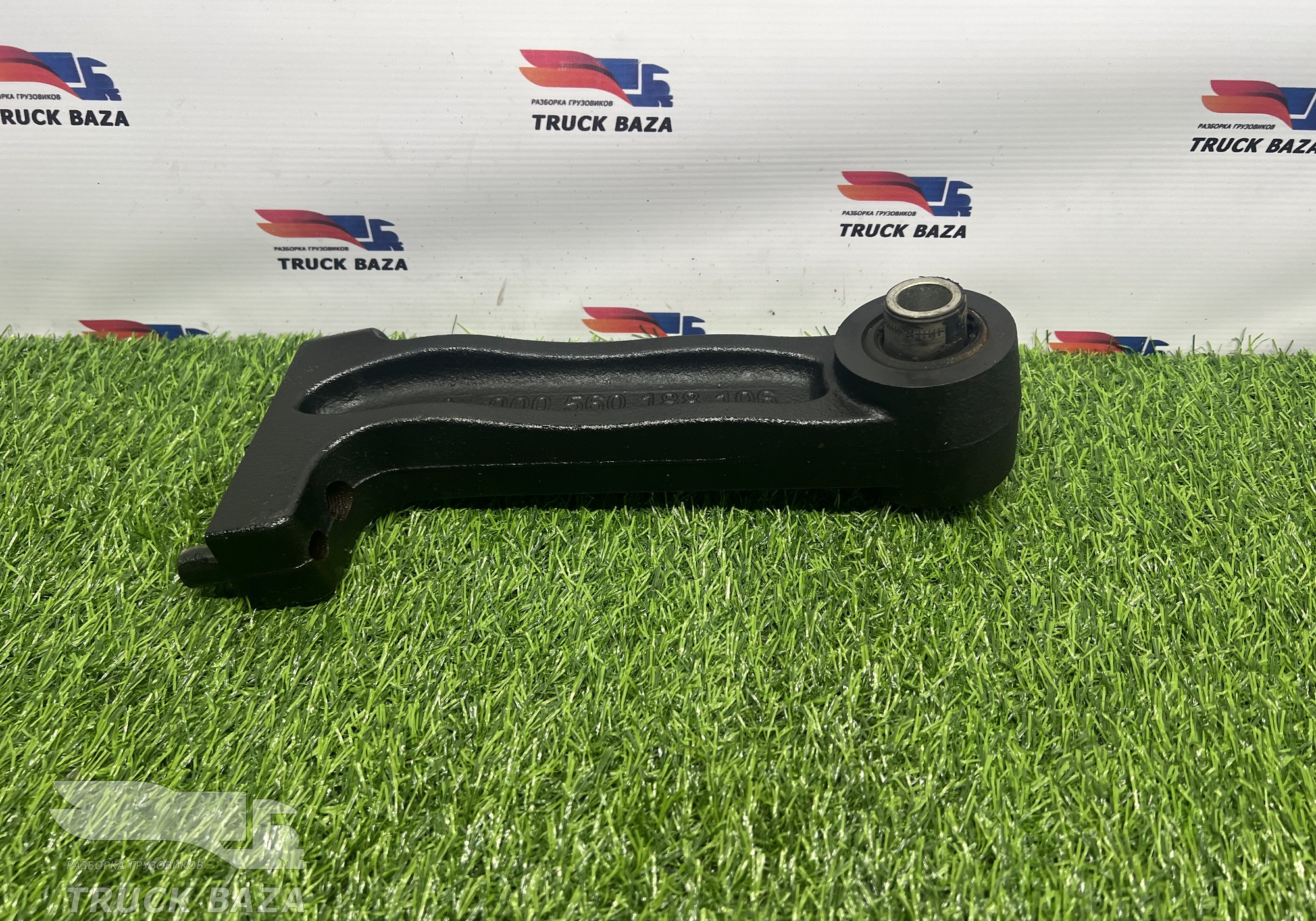 000560188106 Кронштейн торсиона кабины правый для КАМАЗ 54901