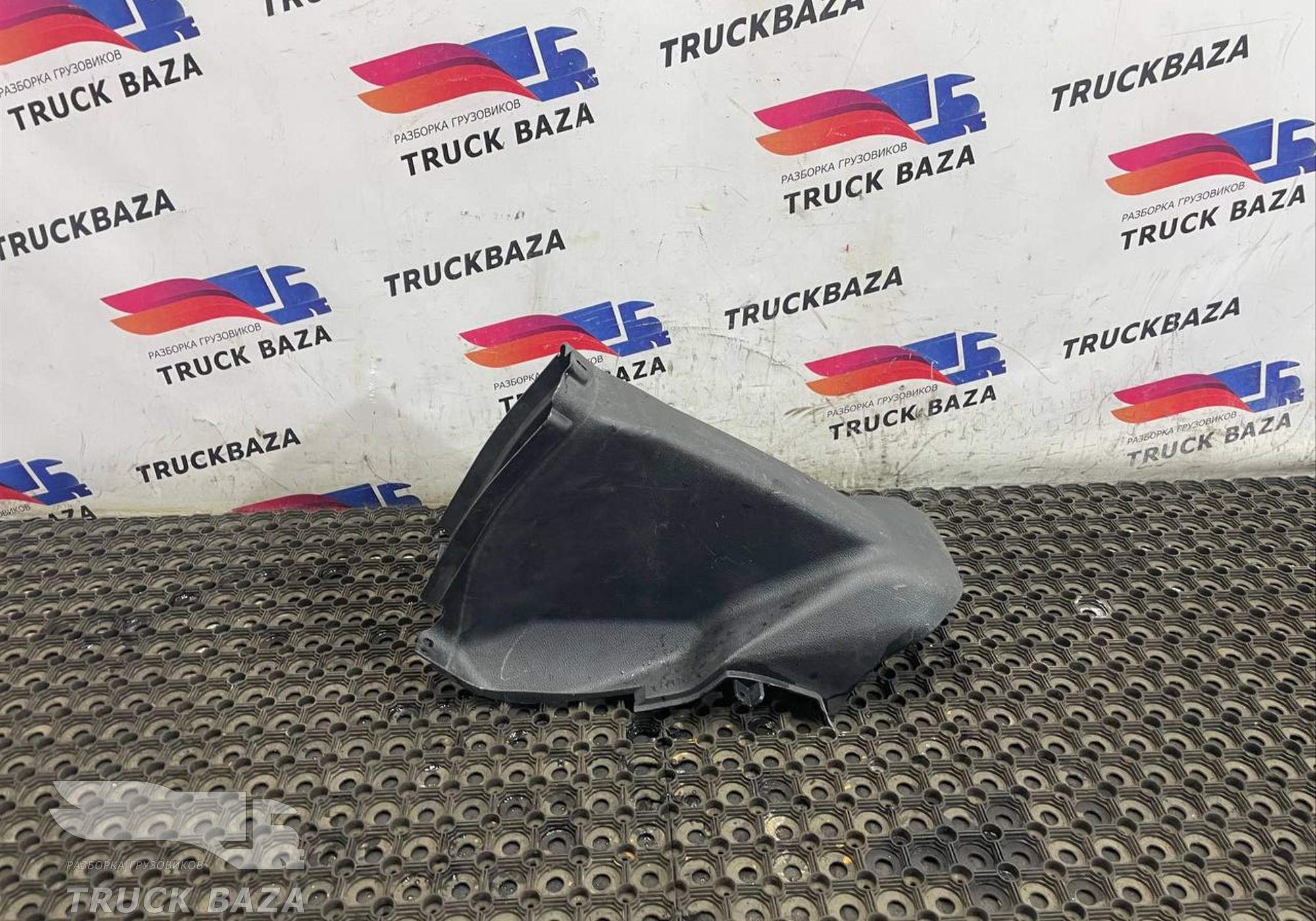 A9606882506 Кожух рулевой колонки нижний для Mercedes-Benz Actros New Actros MP4 (с 2011)