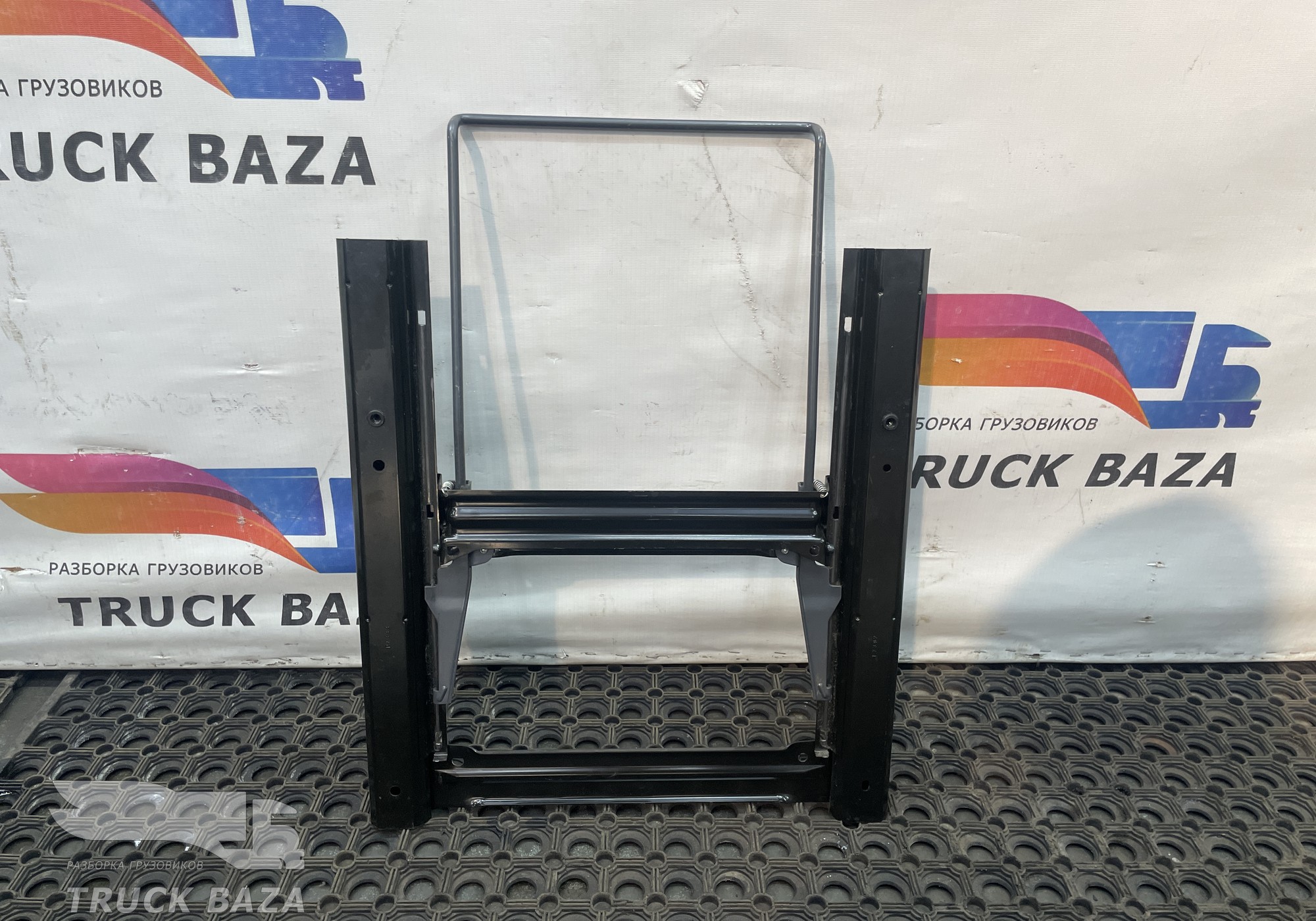 1738832 Салазки бардачка для Scania 5-series P (с 2004 по 2016)