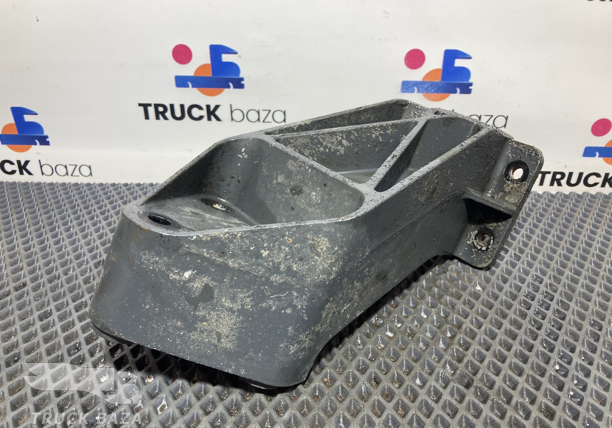 1371224 Кронштейн крыла заднего