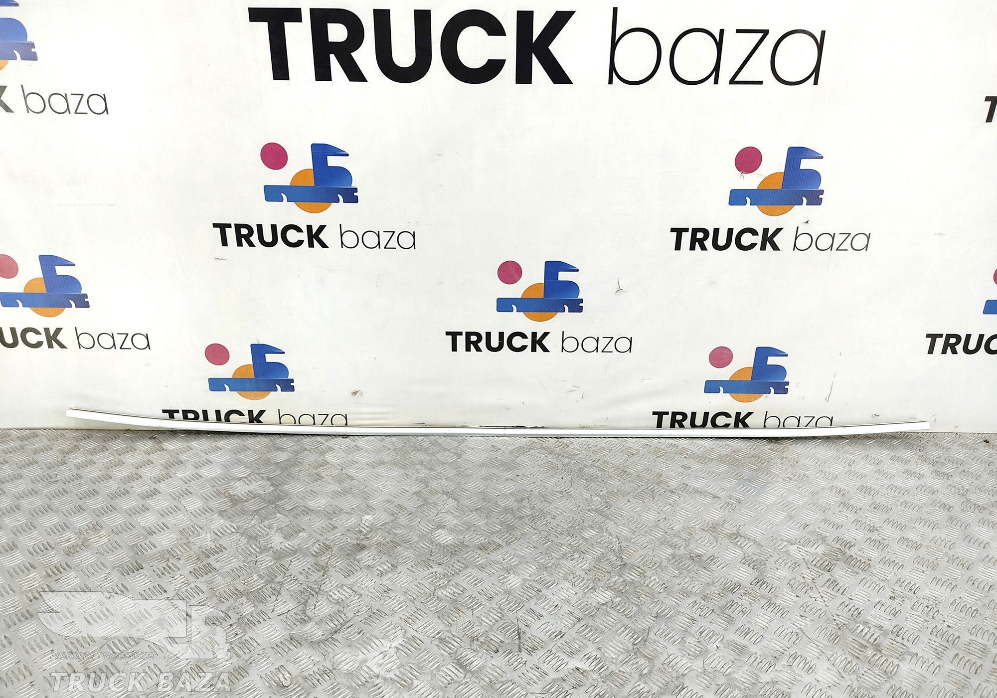 81621400107 Направляющая шторки