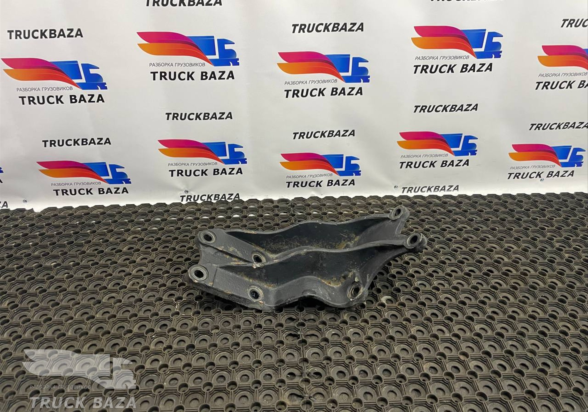 54901280122420 Кронштейн траверсы передней правый для КАМАЗ 54901