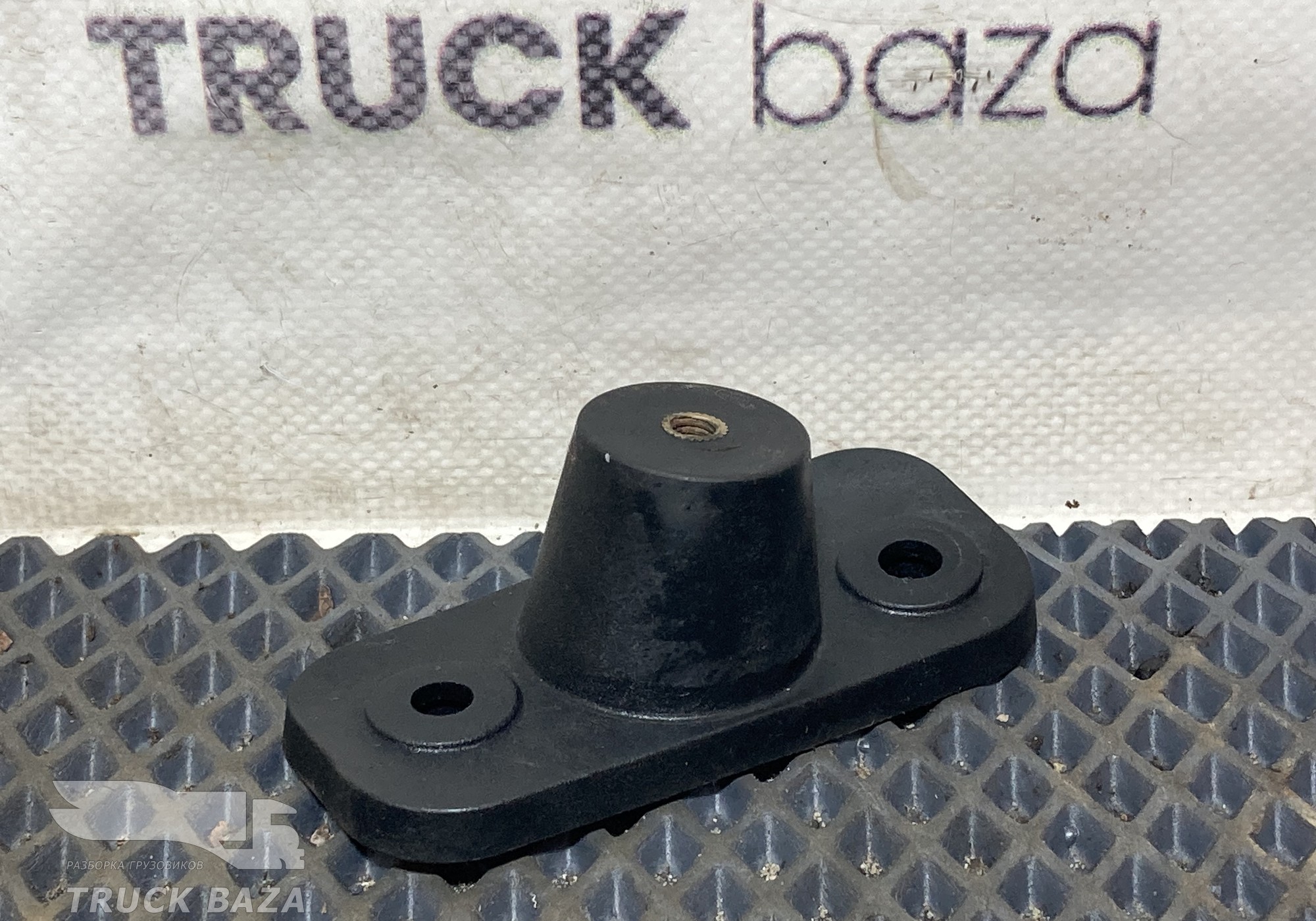 549018415037 Кронштейн солнцезащитного козырька левый для КАМАЗ 54901