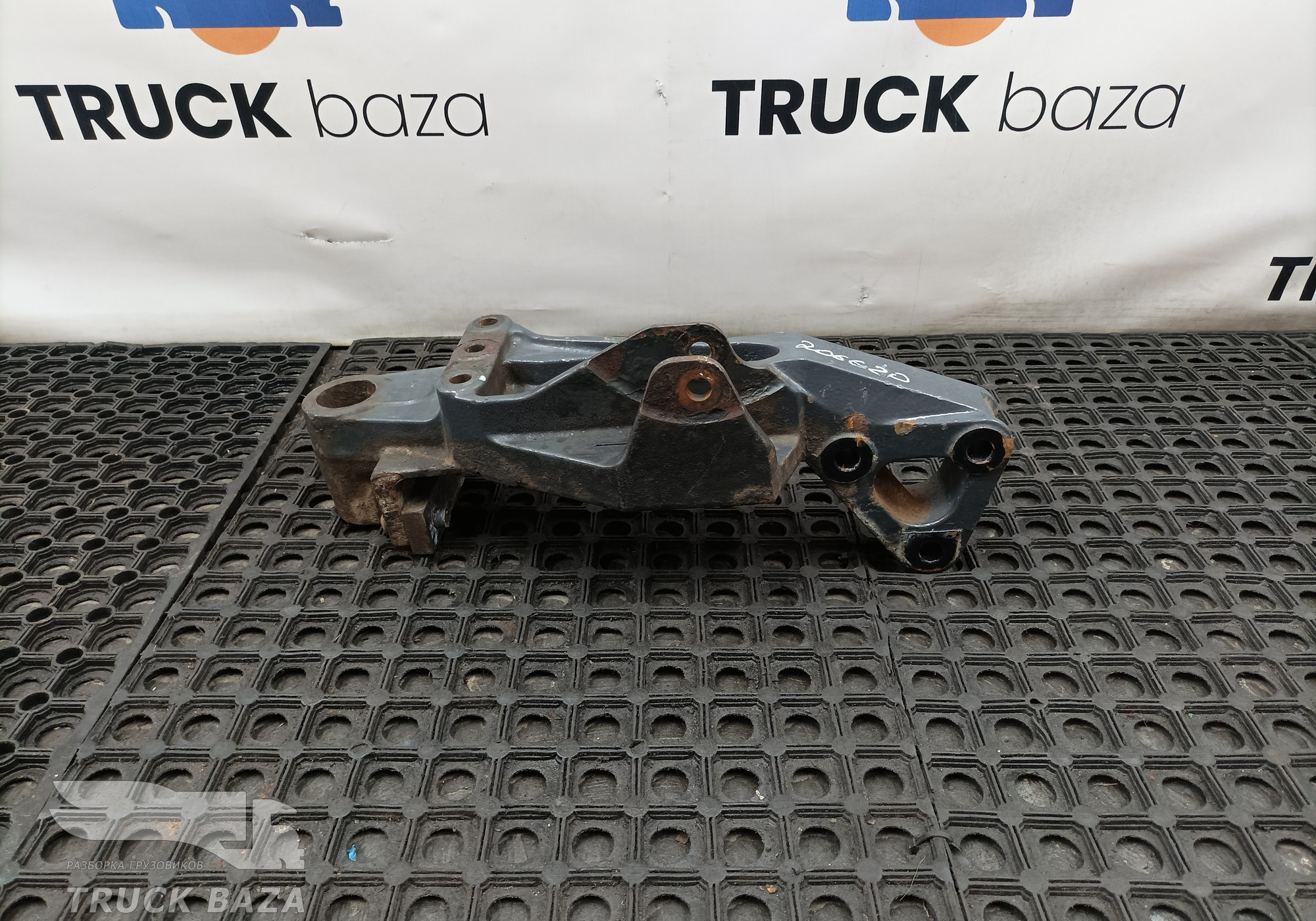 21089867 Кронштейн передней рессоры для Volvo FH