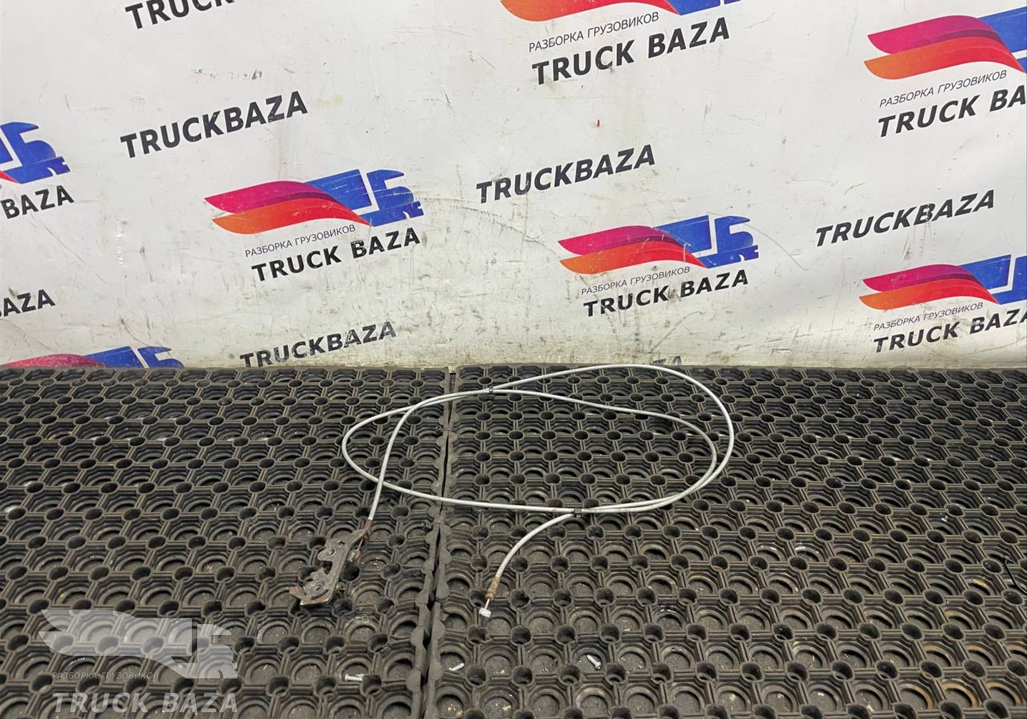 1949457 Замок капота для Daf XF106 (с 2012)