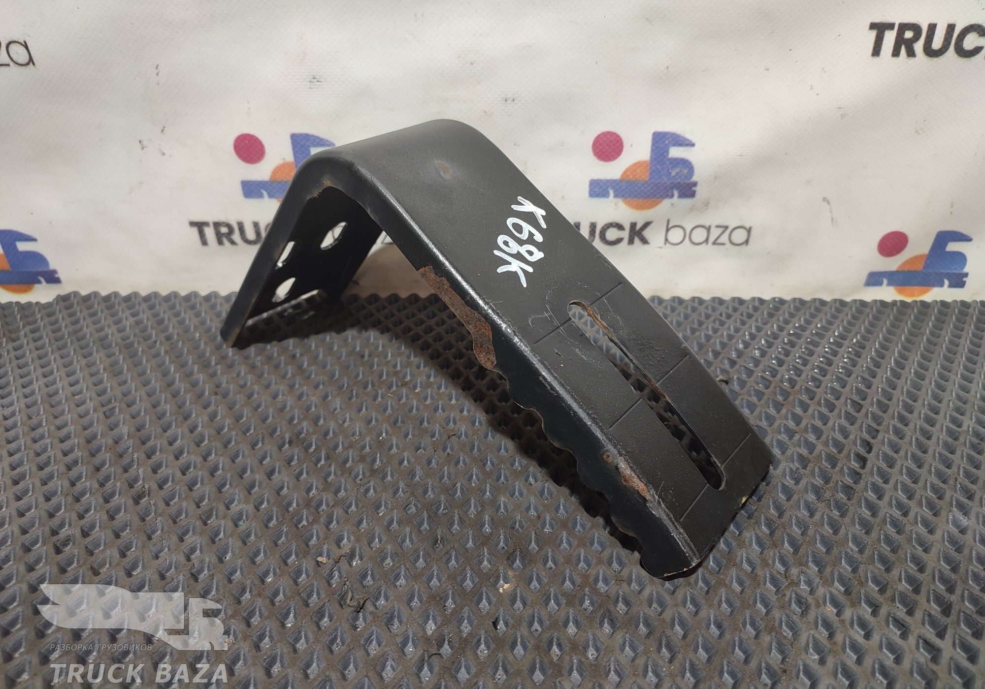 Кронштейн спойлера верхнего для КАМАЗ 54901