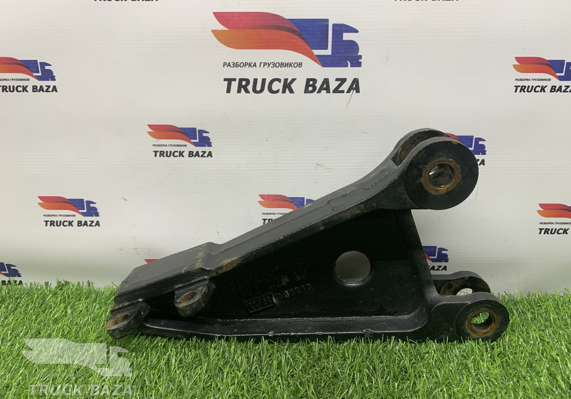 81416503016 Кронштейн усилителя переднего бампера