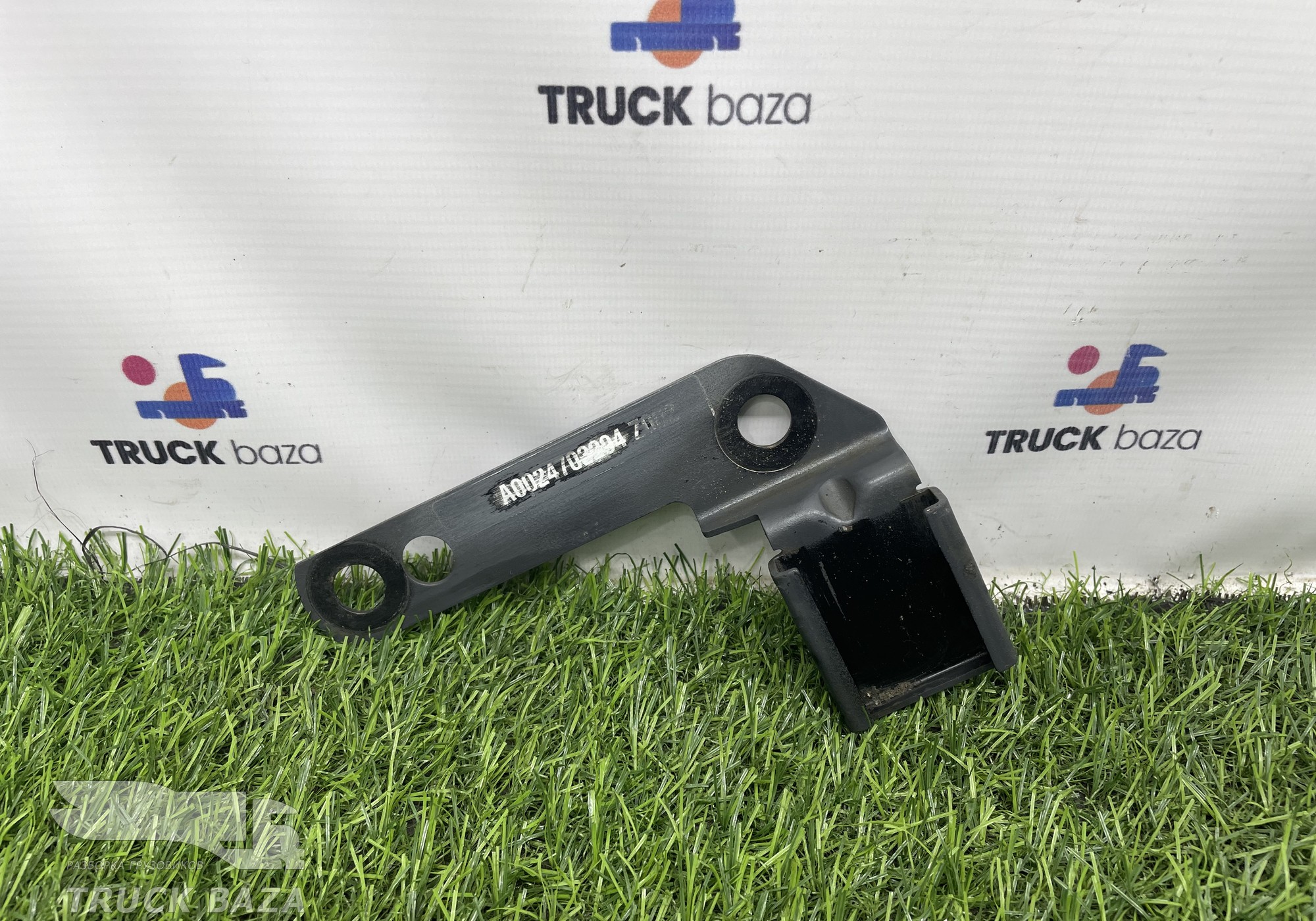 A0024703294 Кронштейн насоса автономного отопителя для Mercedes-Benz Actros MP3 (с 2008)