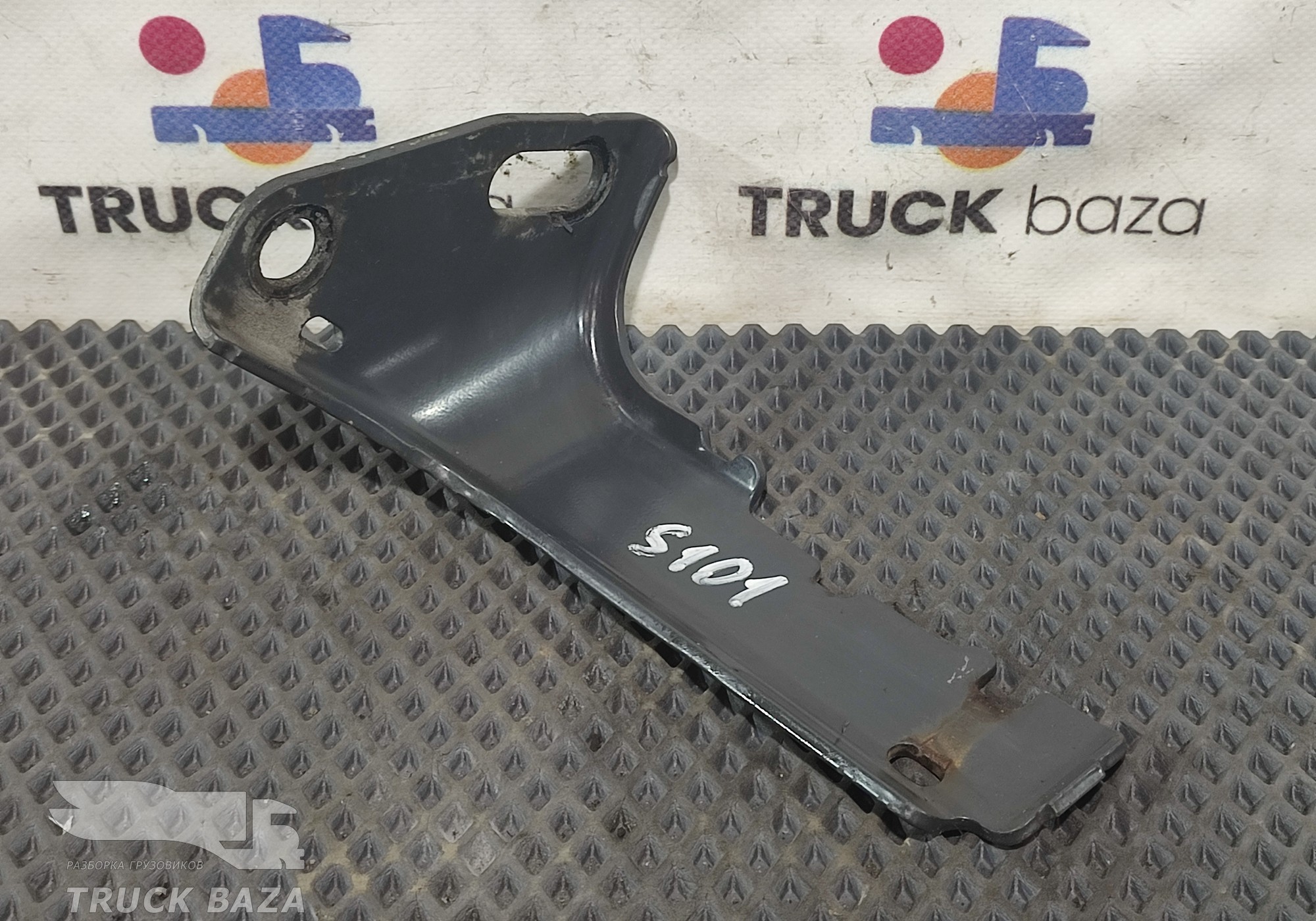 2378954 Кронштейн тормозных трубок