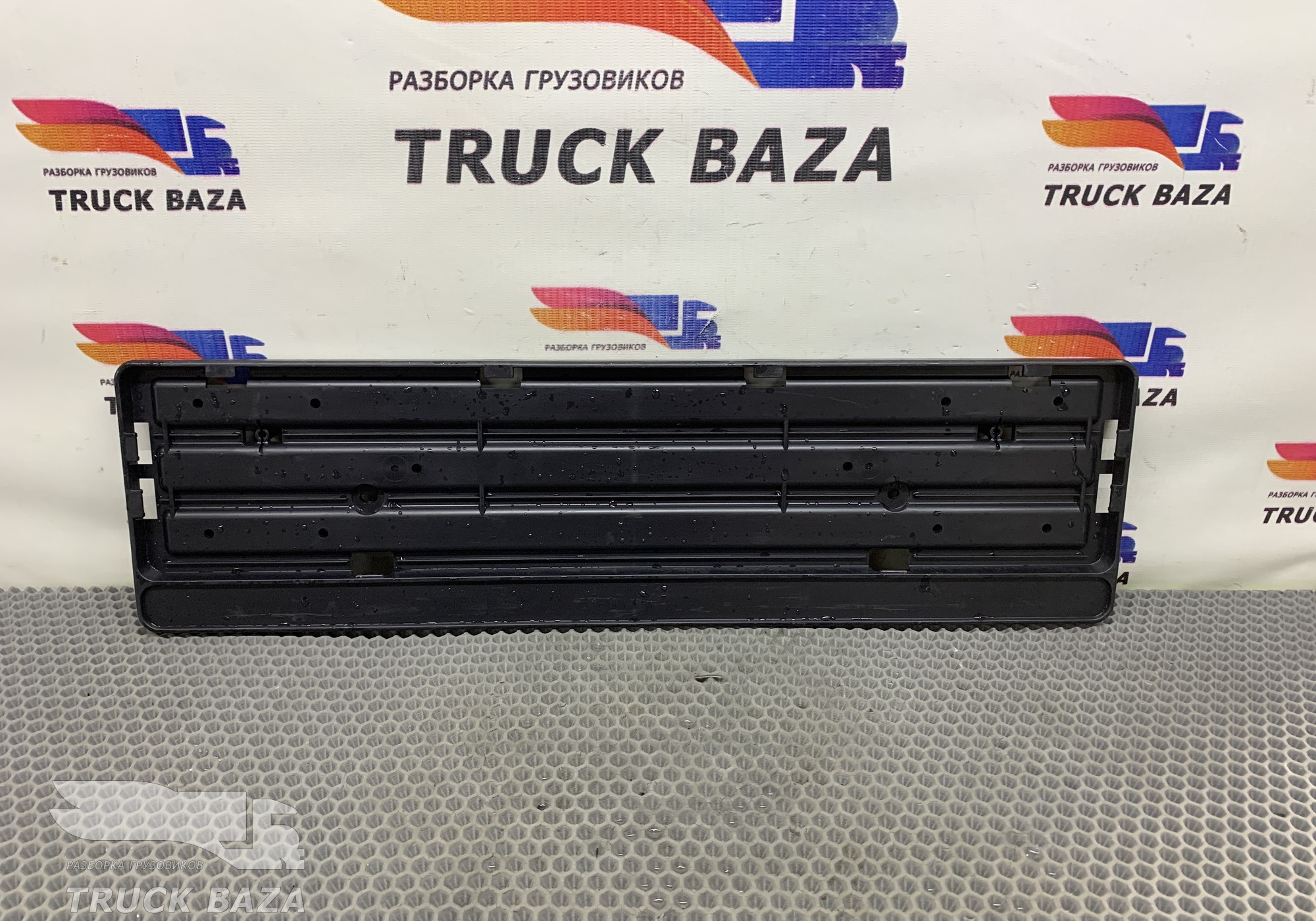 2399496 Рамка гос номера для Scania 6-series R (с 2016)