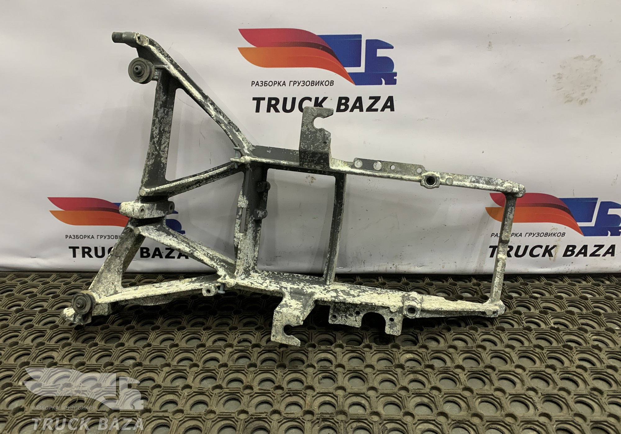 1862945 Кронштейн фары левый для Daf