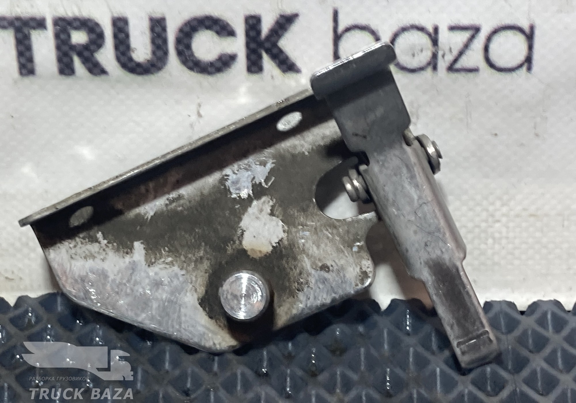 81971226113 Замок бардачка левый