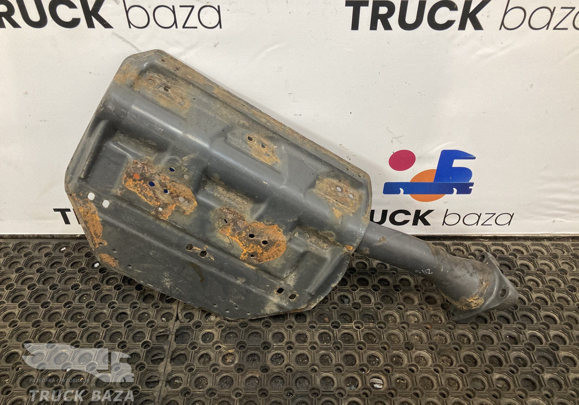 2054584 Кронштейн крыла заднего правого