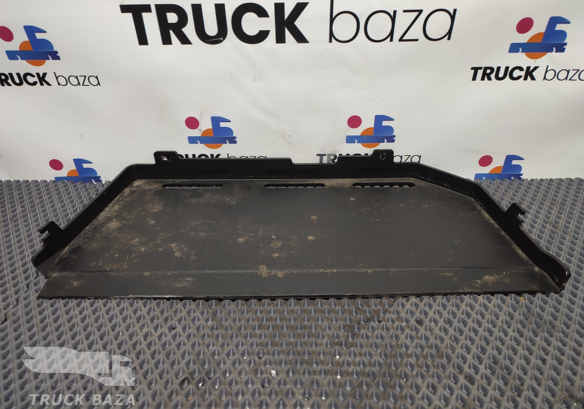 2418452 Защитный кожух ступеньки для Scania 6-series R (с 2016)