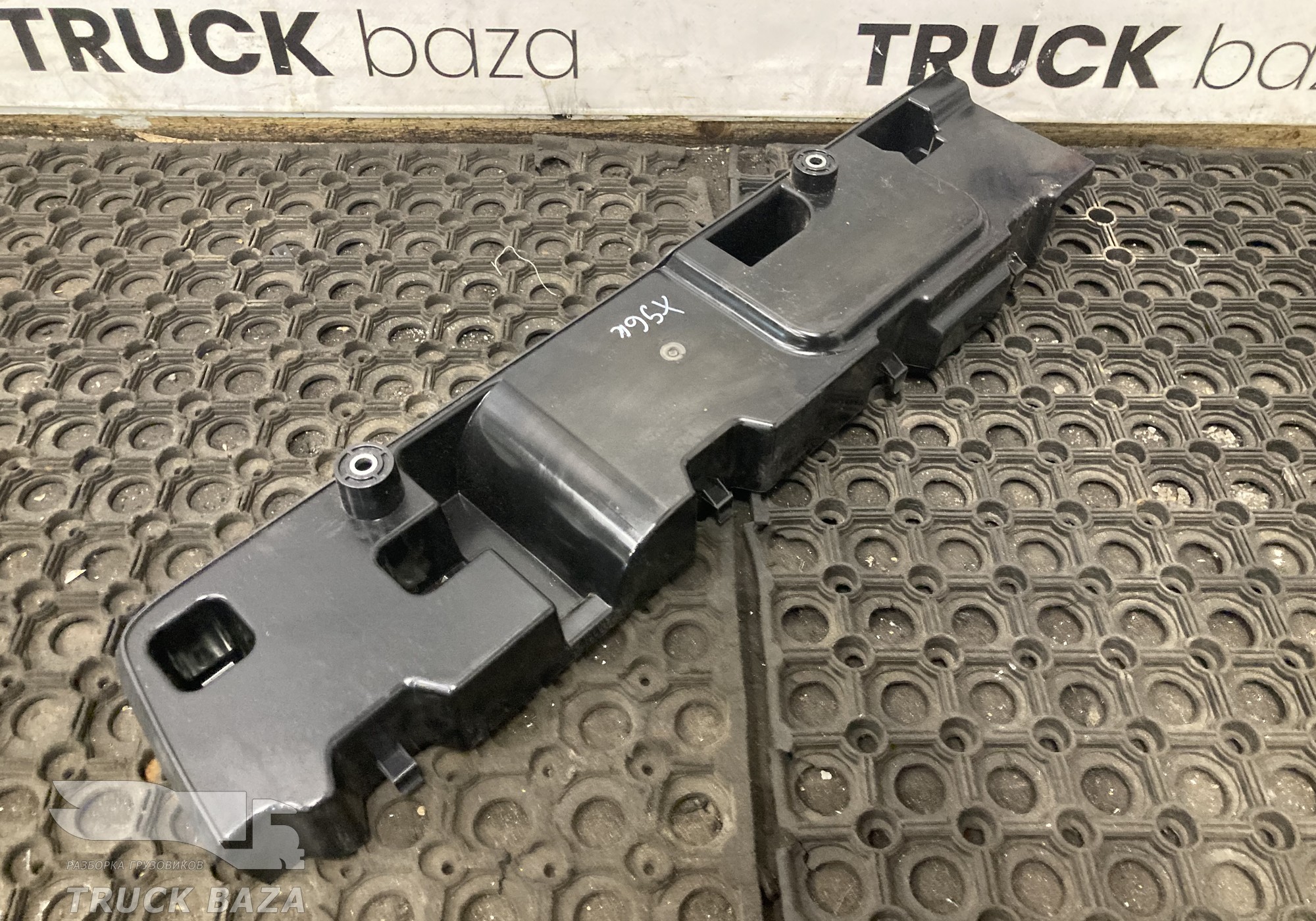 1844710 Накладка воздуховода правая для Daf XF105 (с 2005)