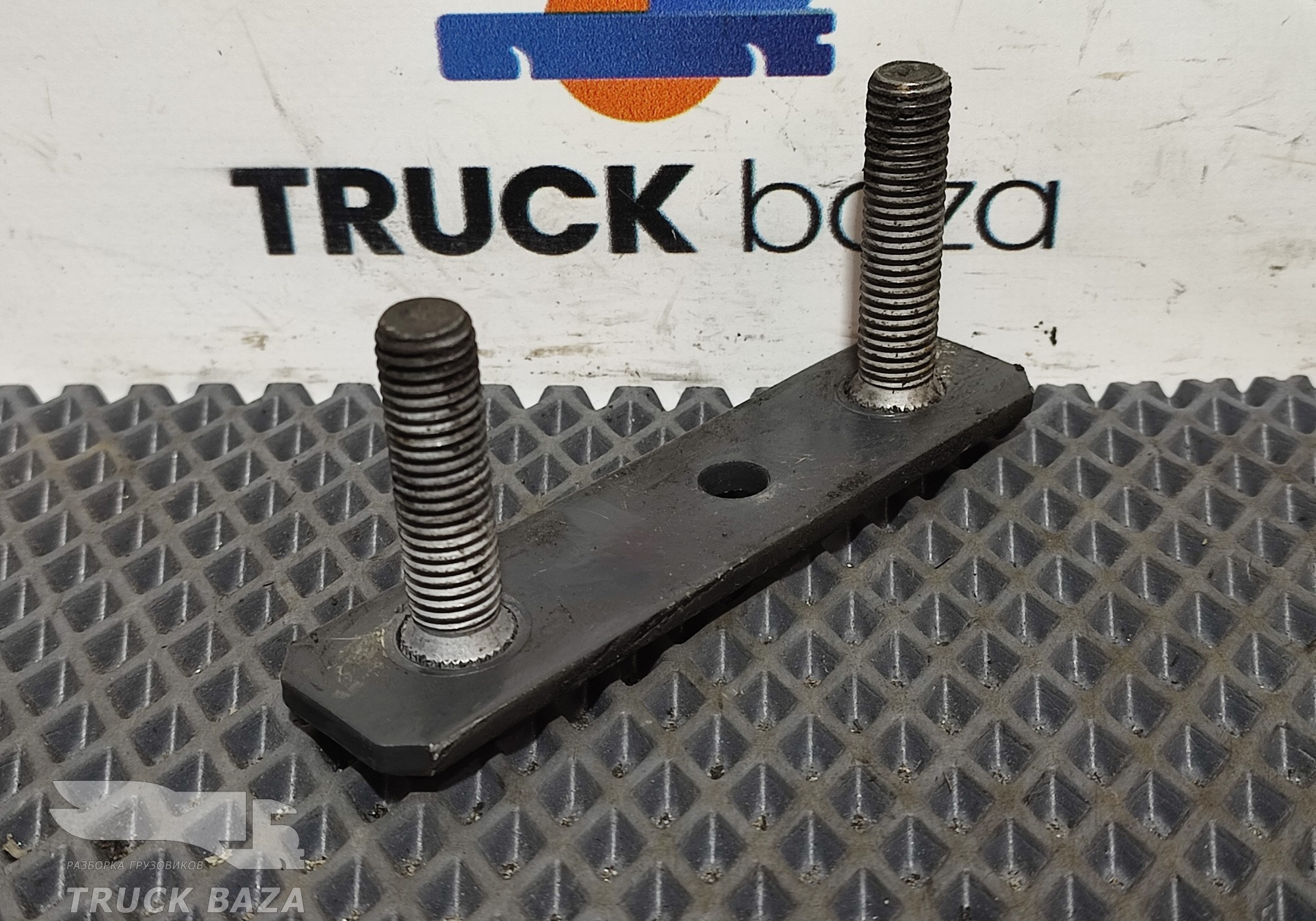 2325595 Кронштейн крепления брызговика