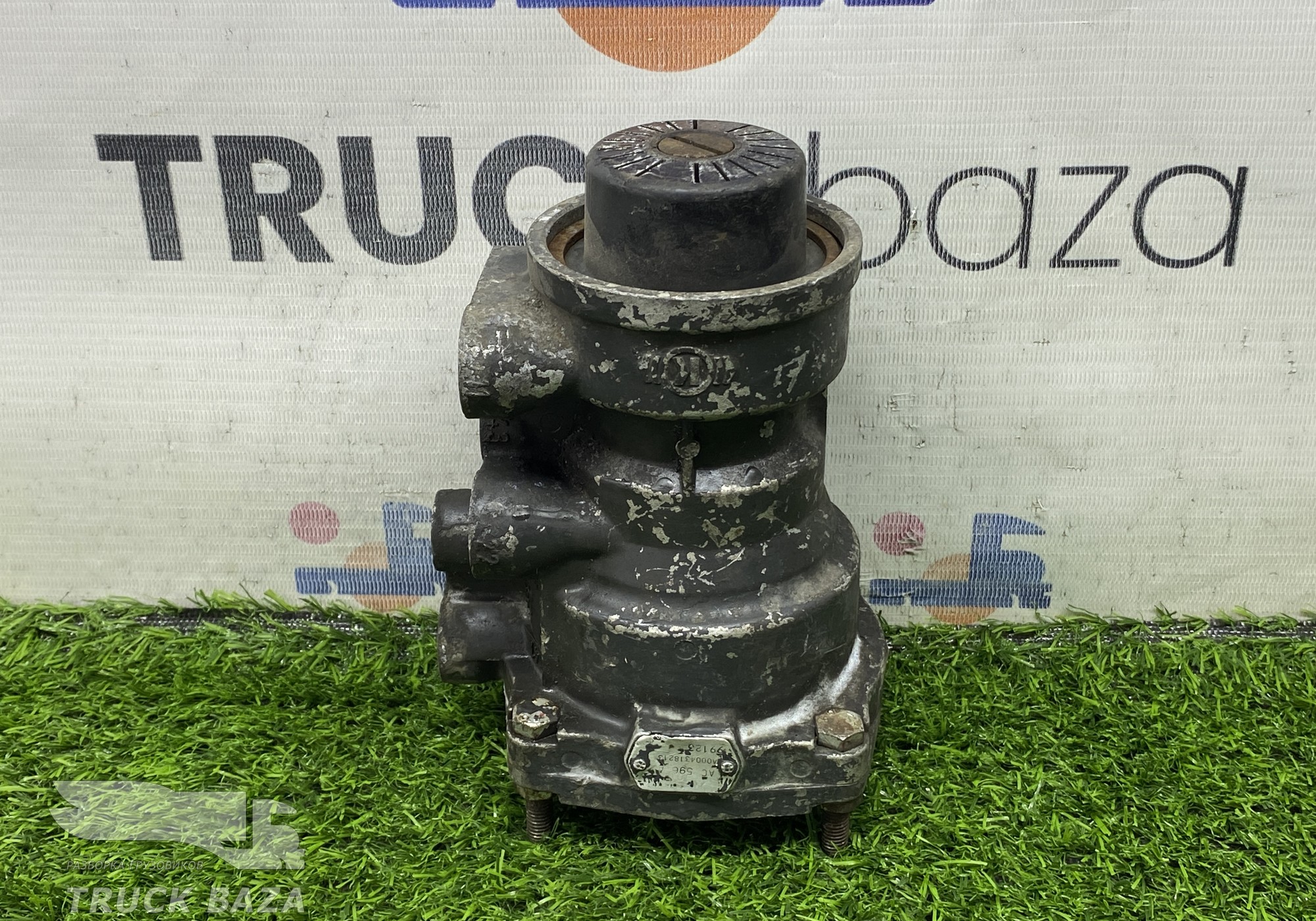 A0004318213 Кран тормозной главный