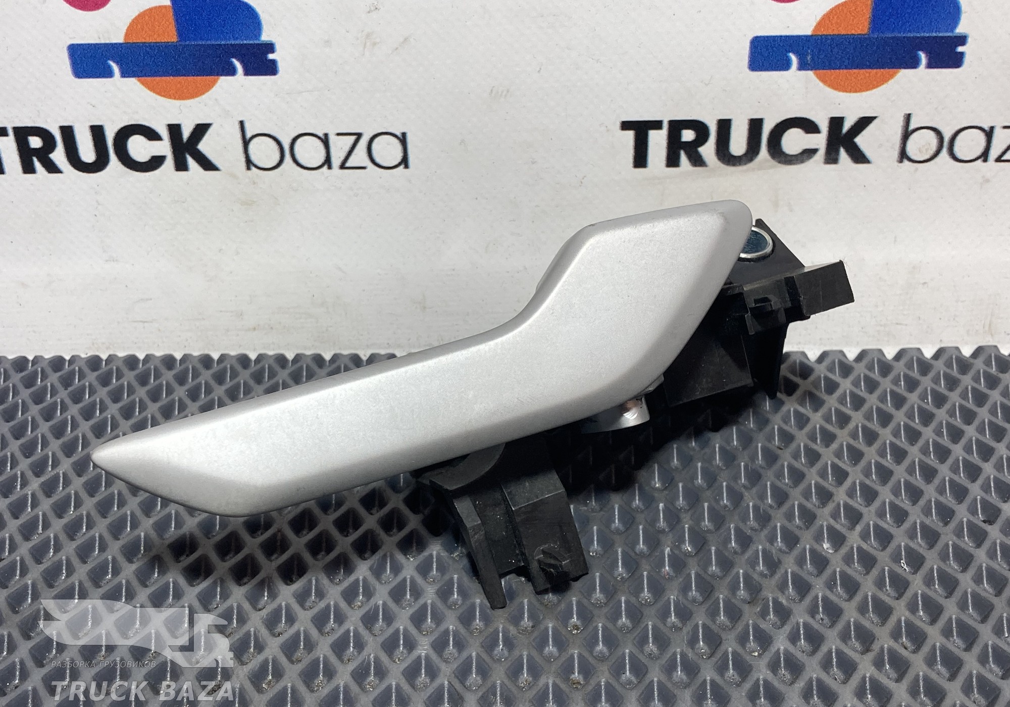 84012027 Ручка двери внутренняя правая для Volvo FH 4 (с 2012)