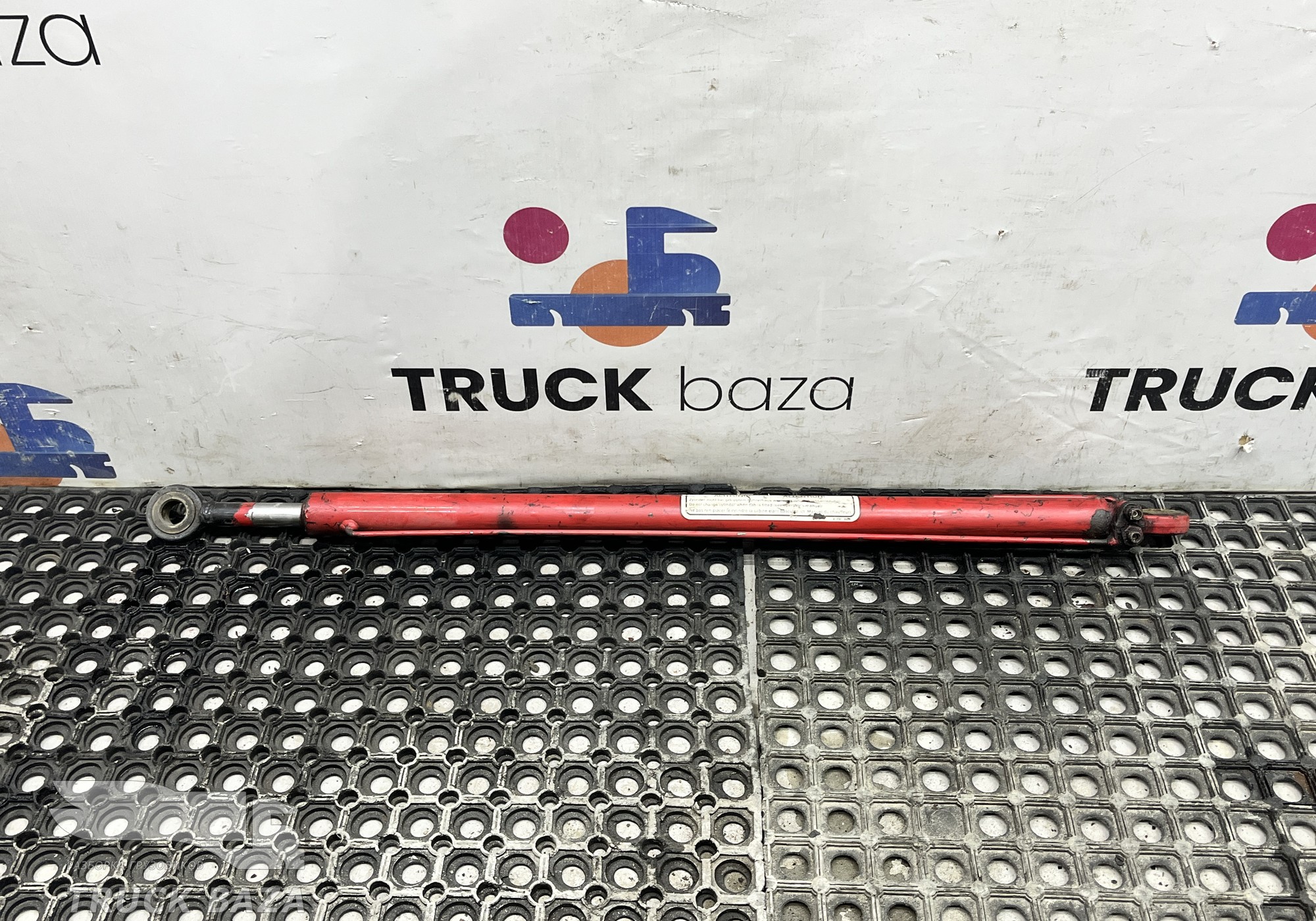 81417236030 Цилиндр подъема кабины