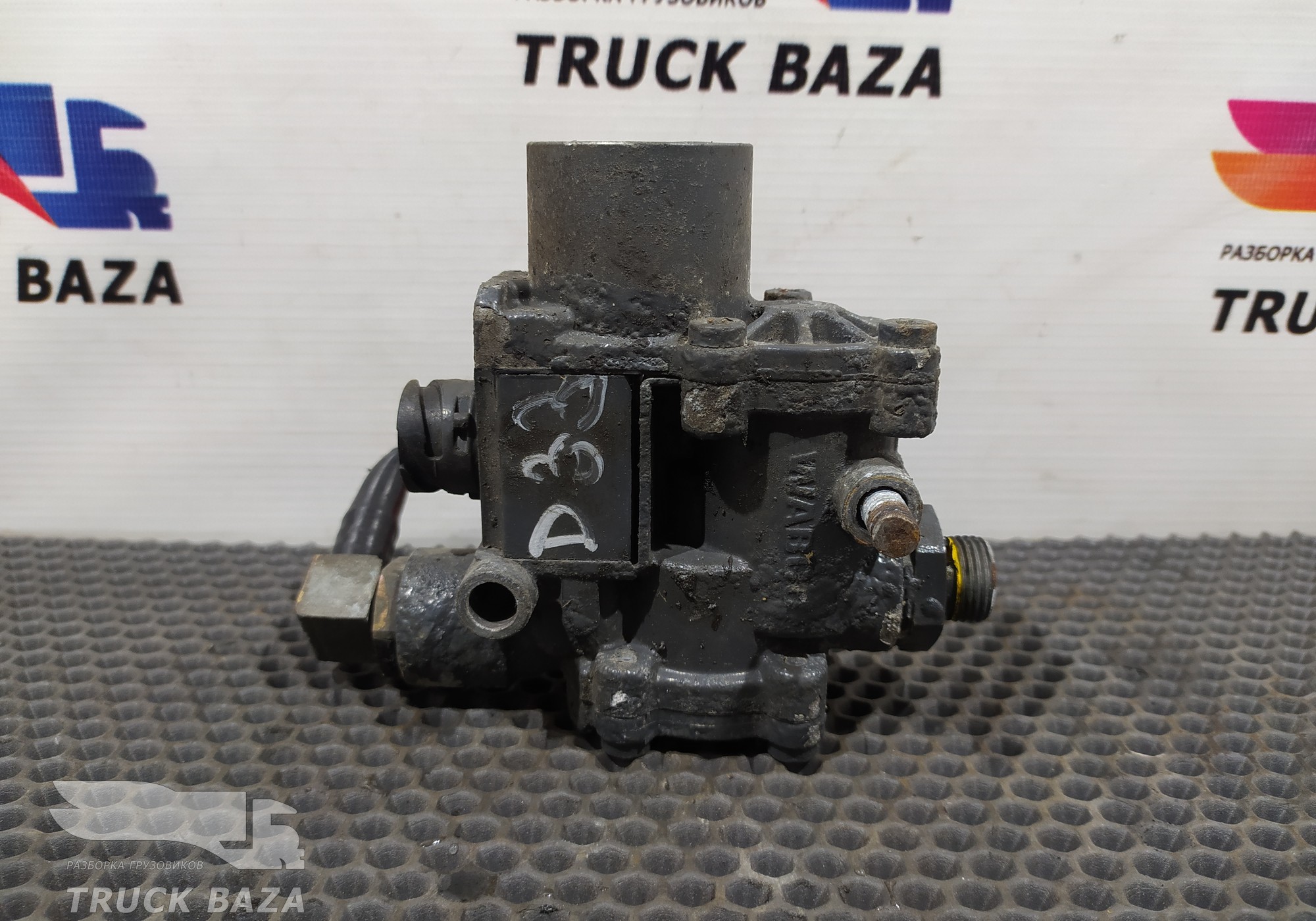 1304635 Кран ABS для Daf CF