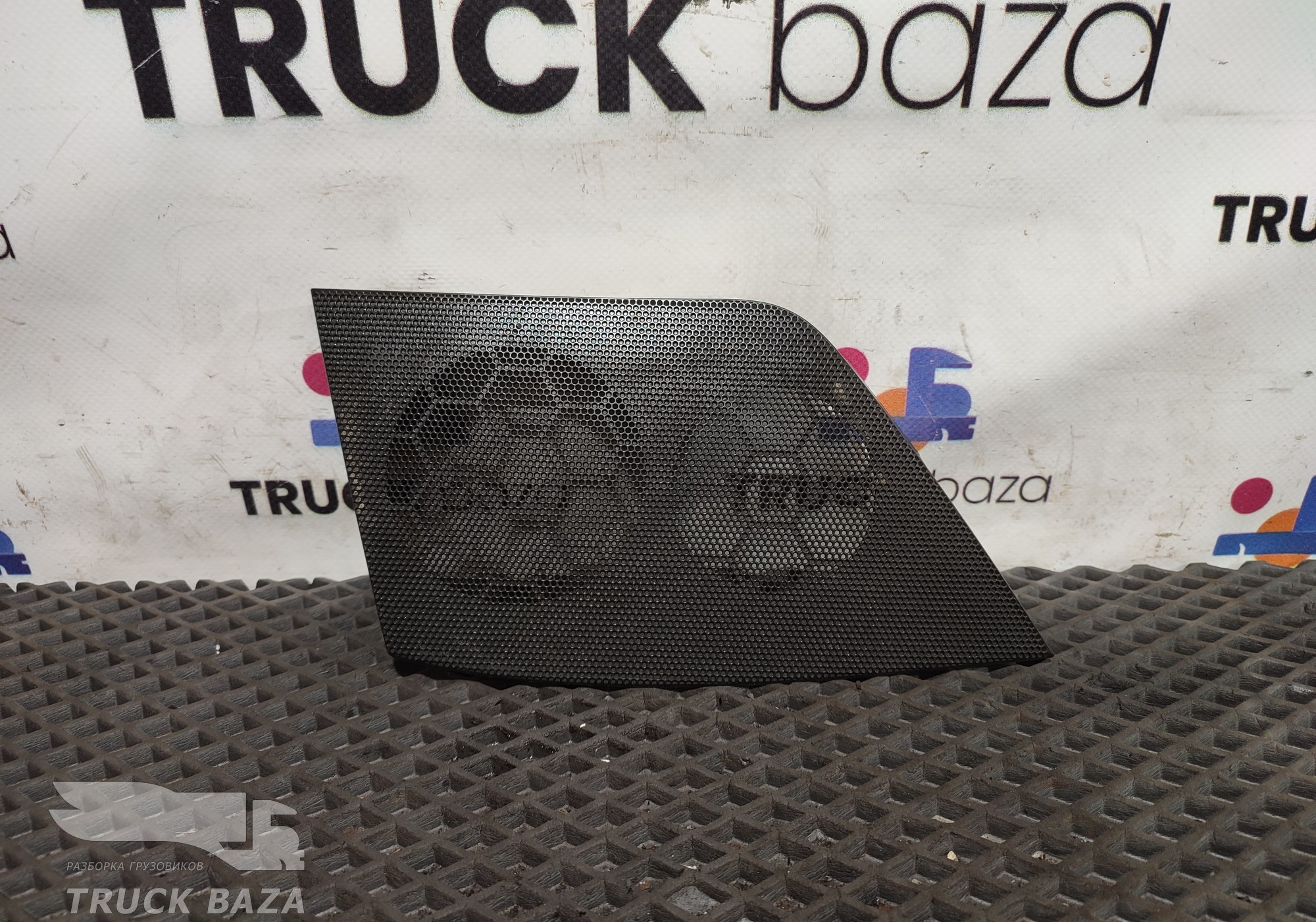 82213615 Решетка динамика правого для Volvo FH 4 (с 2012)