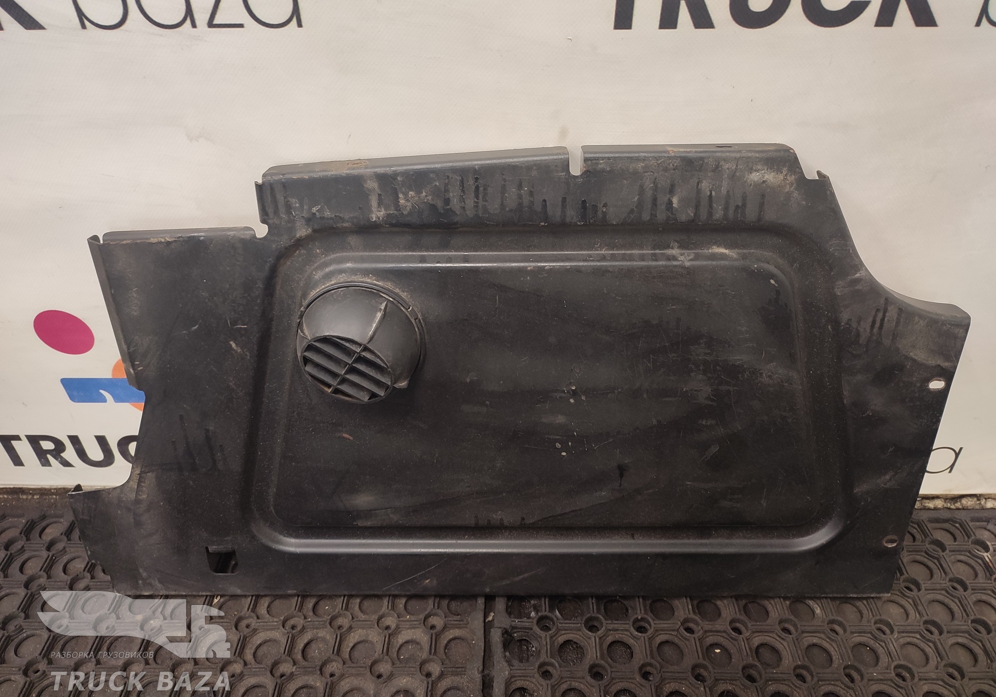 A9406800807 Накладка спальника правая