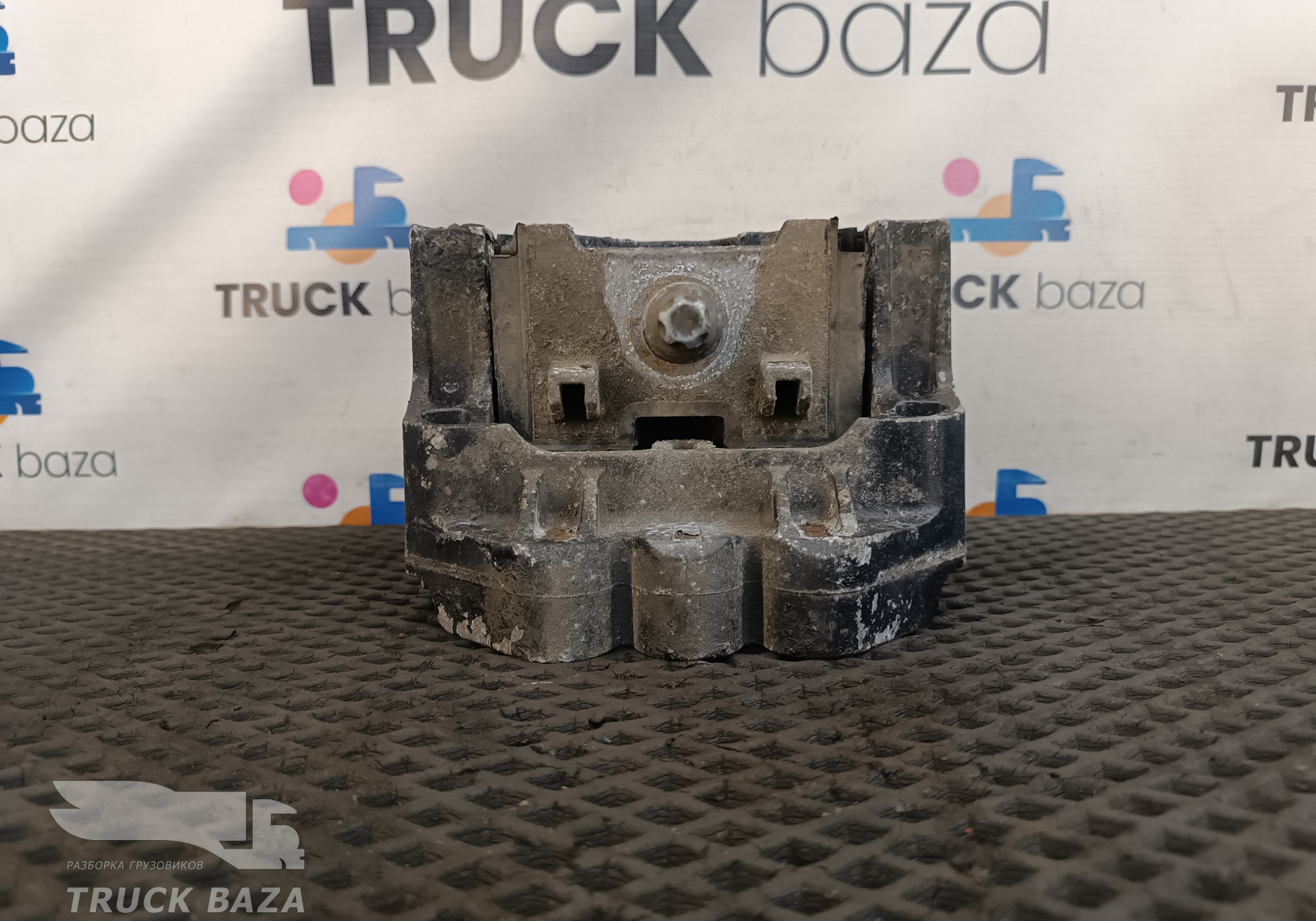 81962100670 Подушка двигателя передняя левая для Man TGX II (с 2012)