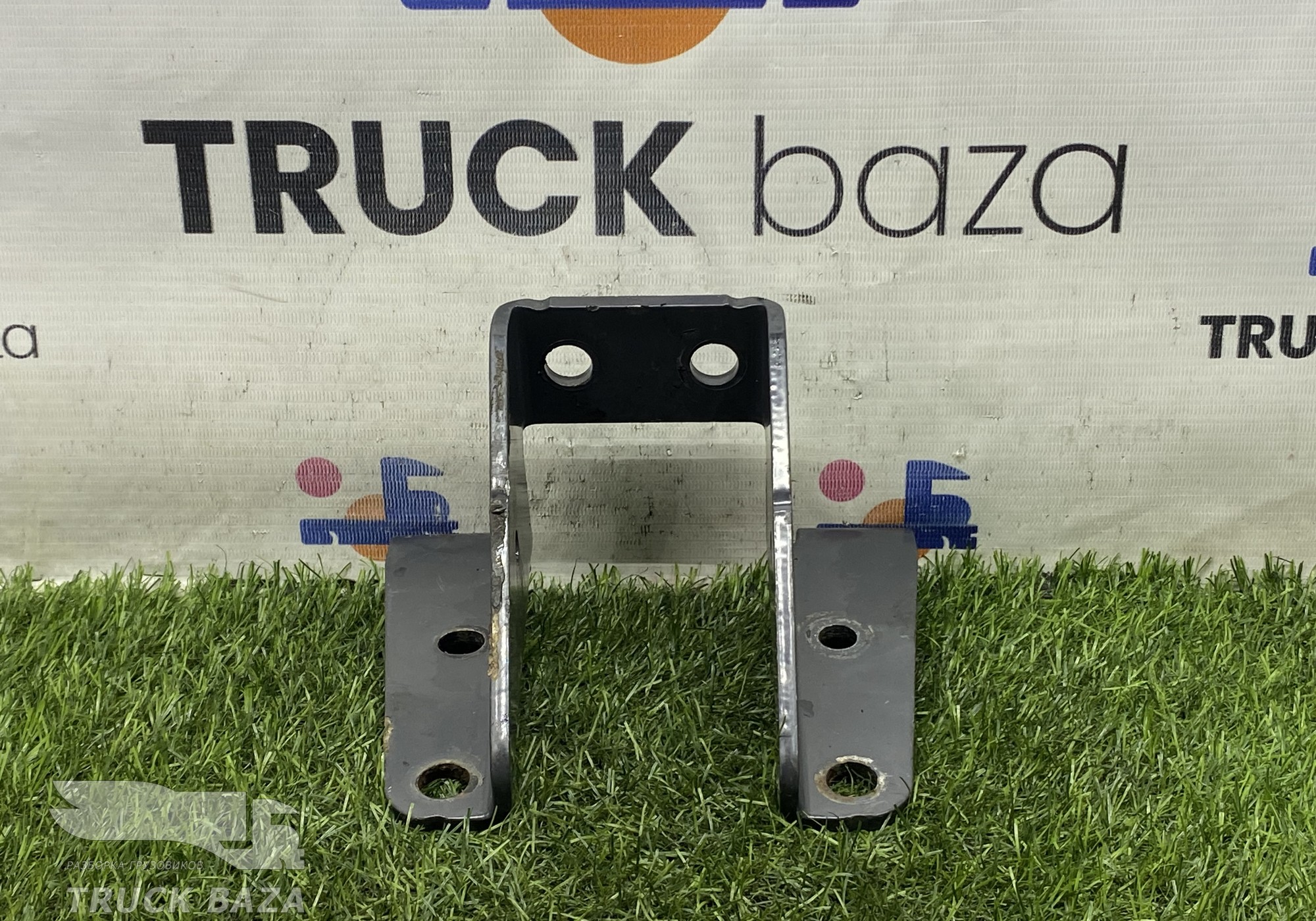 1854878 Кронштейн крыла заднего