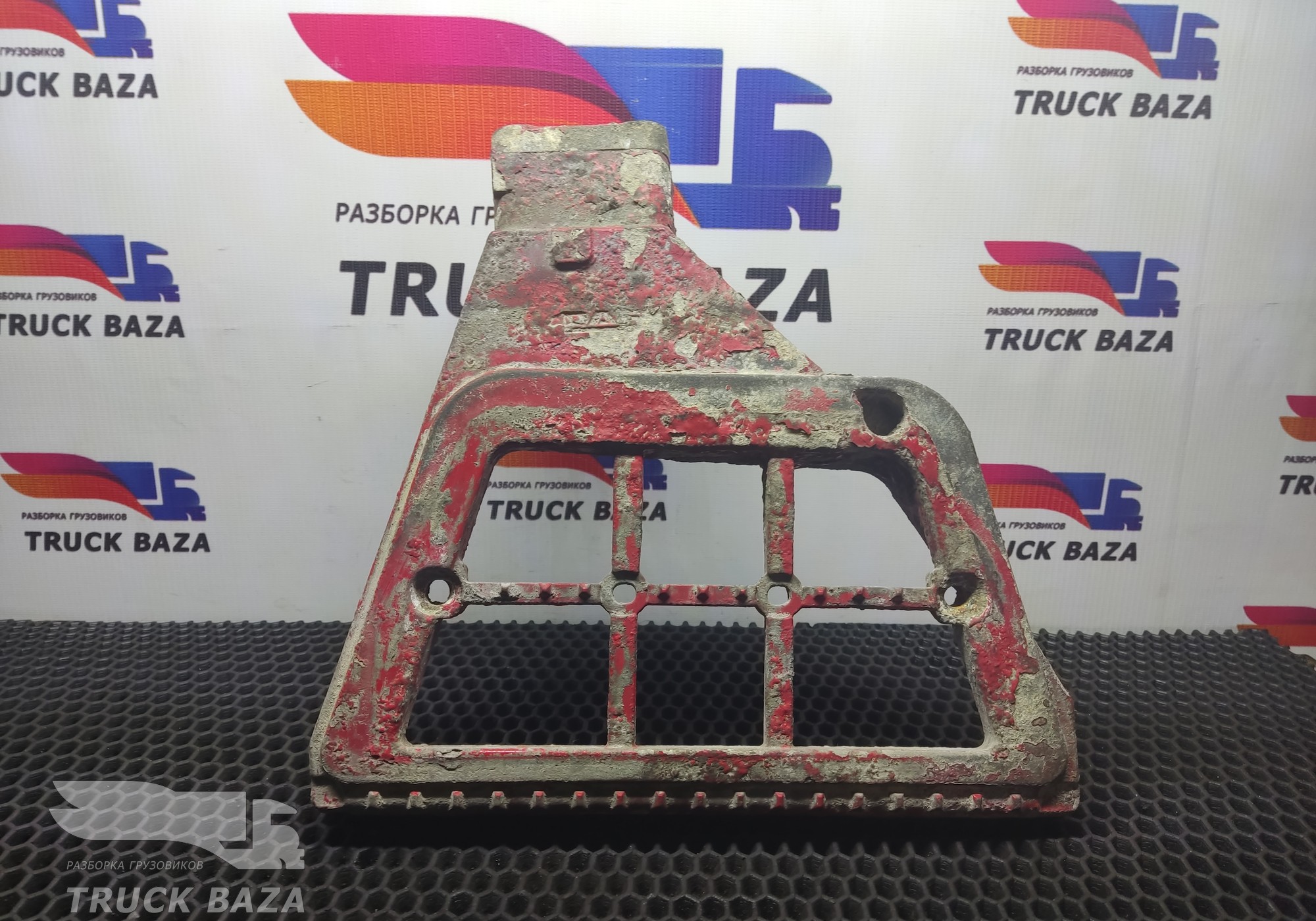 1445563 Кронштейн подножки левый для Daf