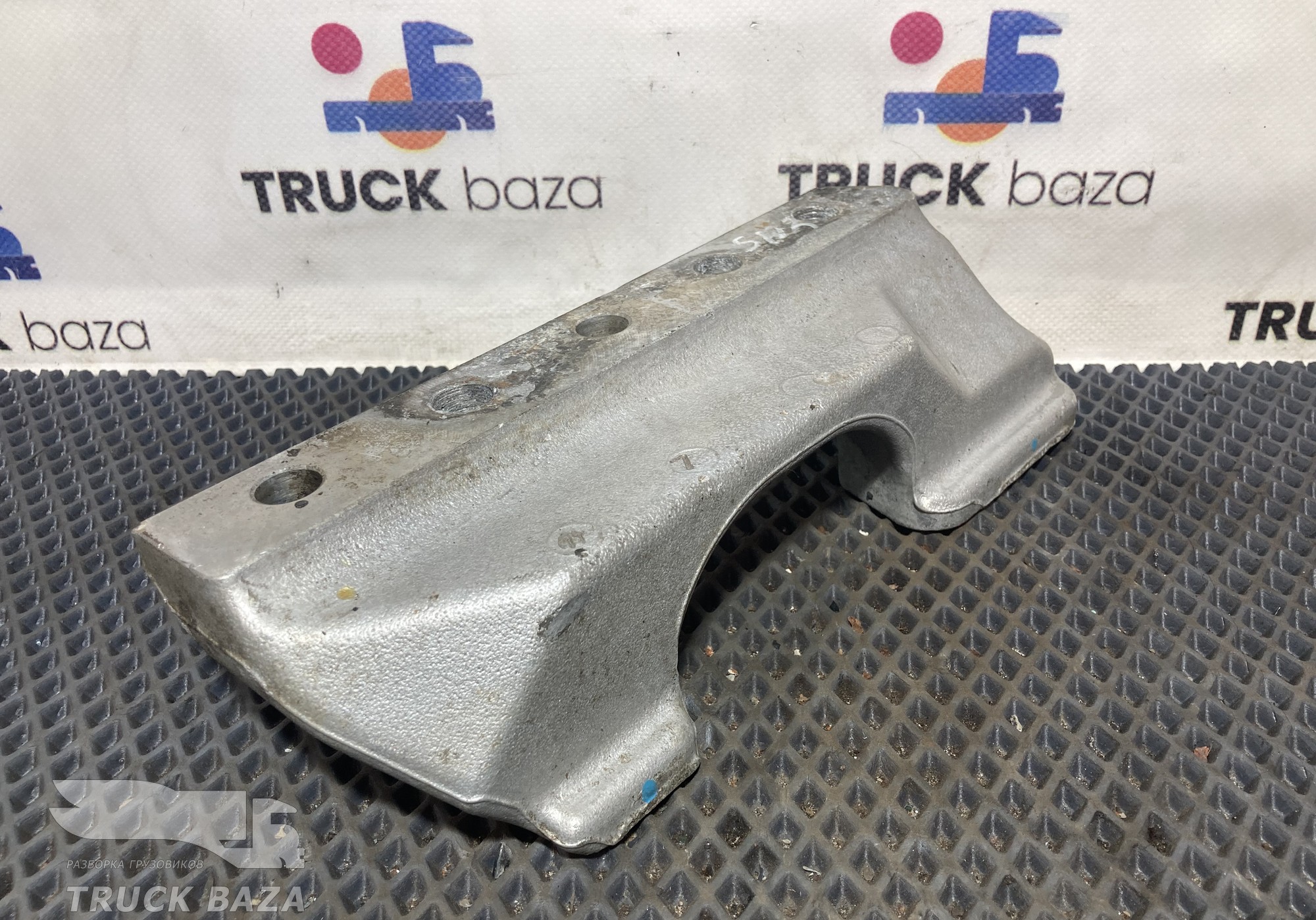 1787517 Кронштейн топливного бака для Scania