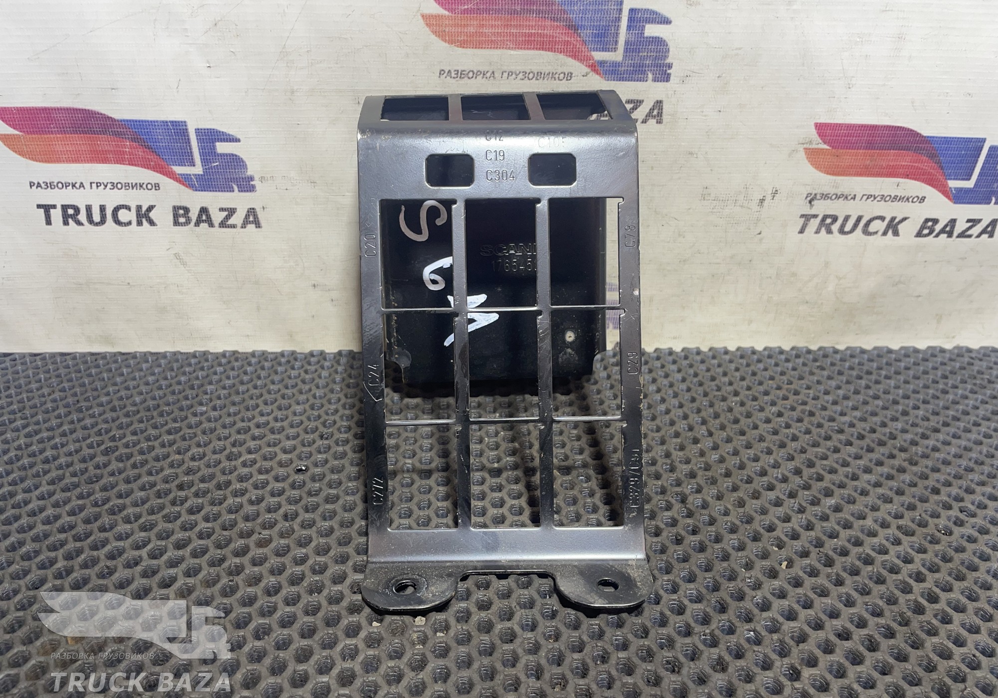 1765452 Кронштейн торпедо для Scania 5-series G (с 2004 по 2016)
