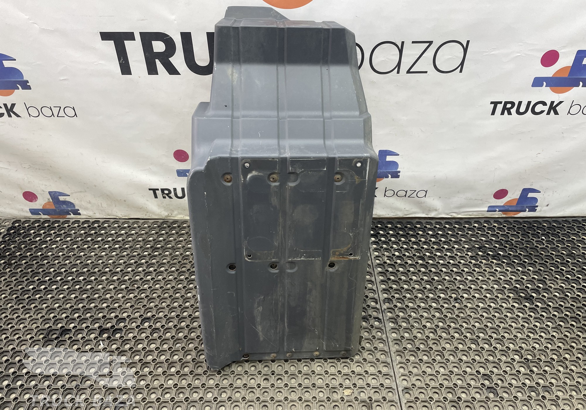 81612100675 Крыло переднее левое задняя часть