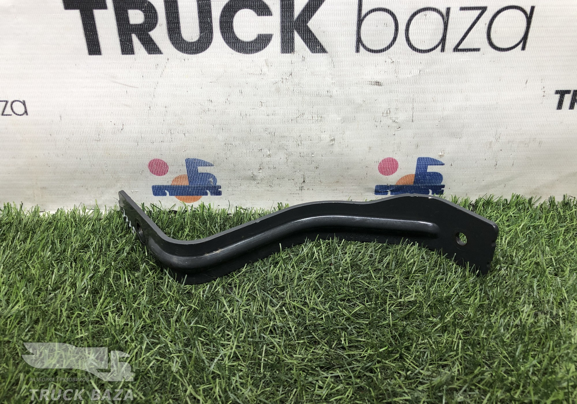 2896191 Кронштейн защиты двигателя